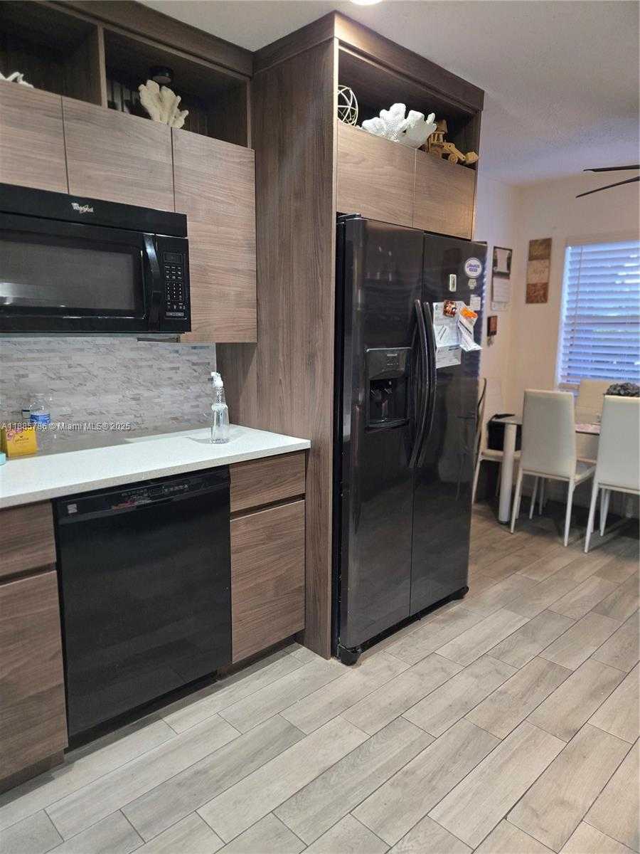 Small Image of 6129 ROYAL PALM BLVD, Margate Number 32