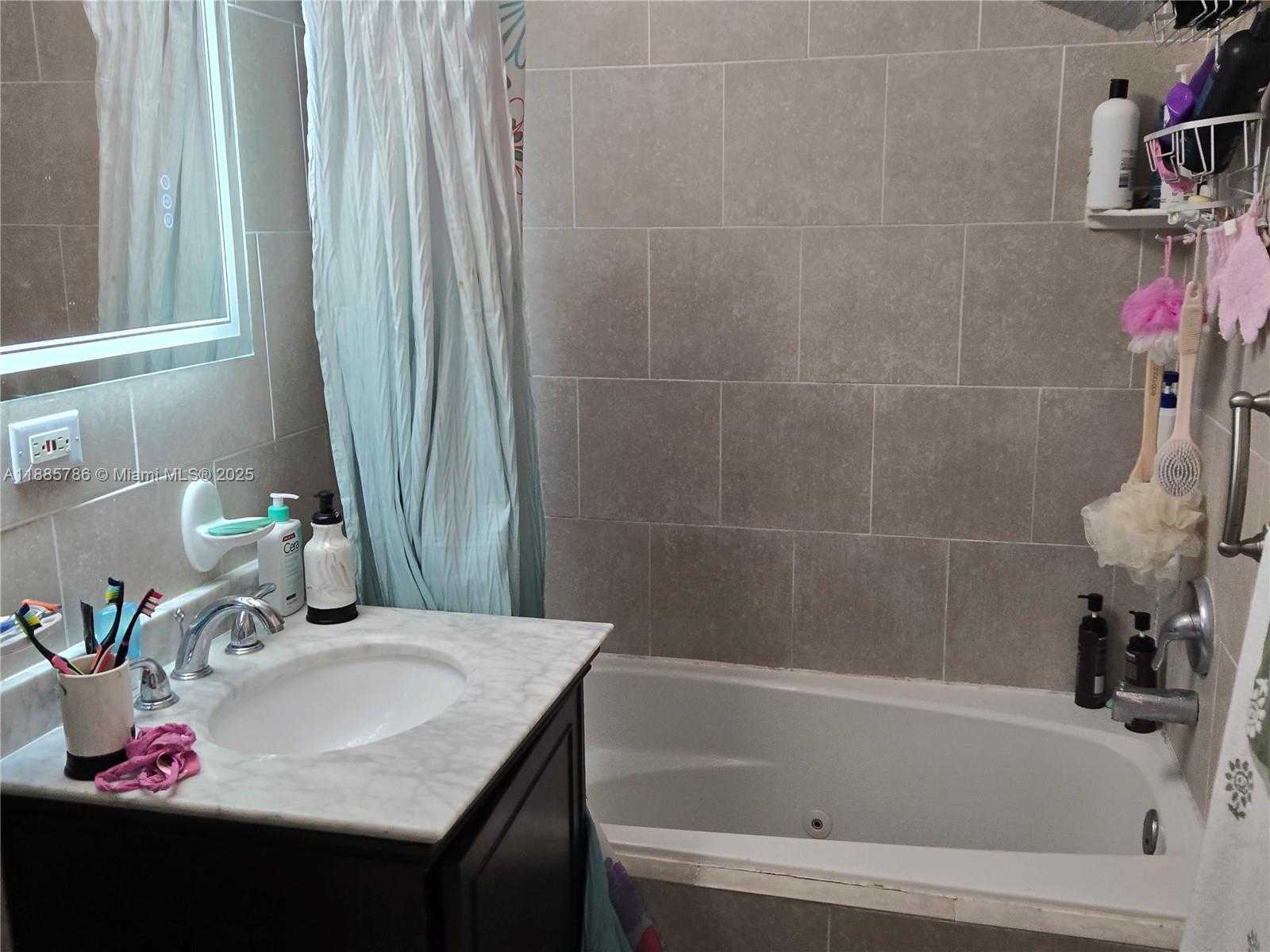 Small Image of 6129 ROYAL PALM BLVD, Margate Number 35