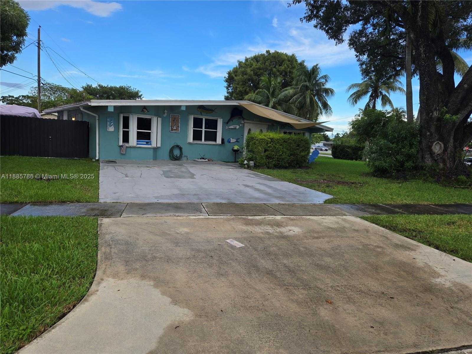 Small Image of 6129 ROYAL PALM BLVD, Margate Number 4