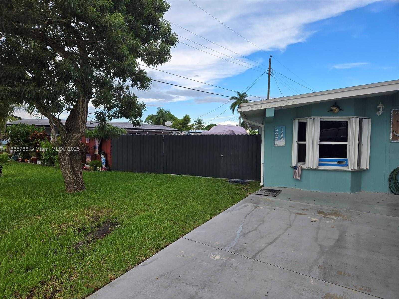 Small Image of 6129 ROYAL PALM BLVD, Margate Number 5