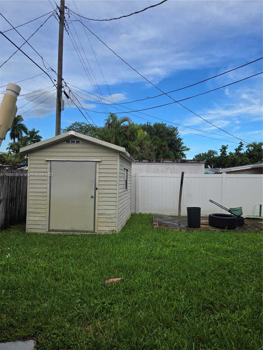 Small Image of 6129 ROYAL PALM BLVD, Margate Number 7