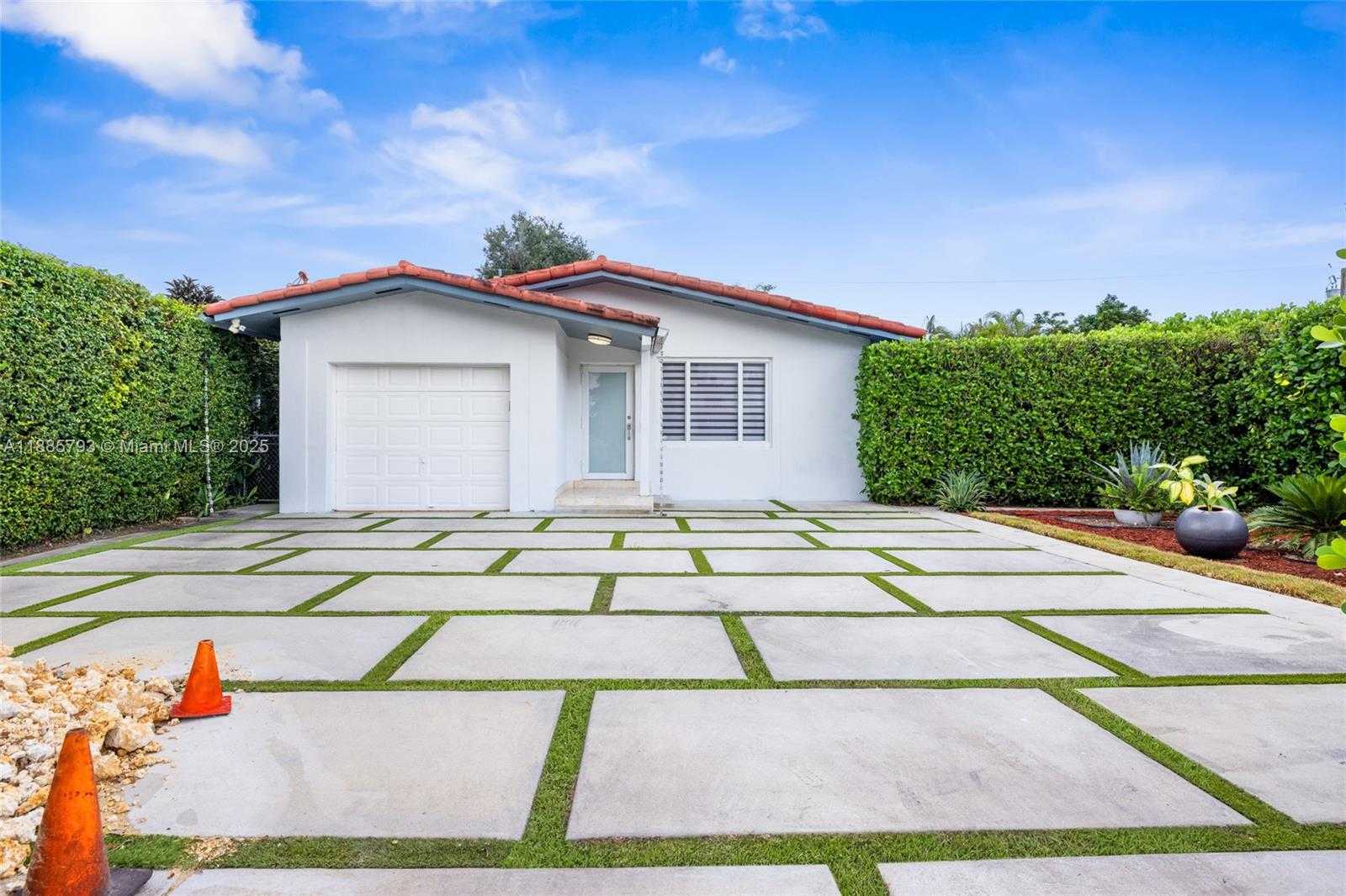 Small Image of 2121 RED RD, Coral Gables Number 1