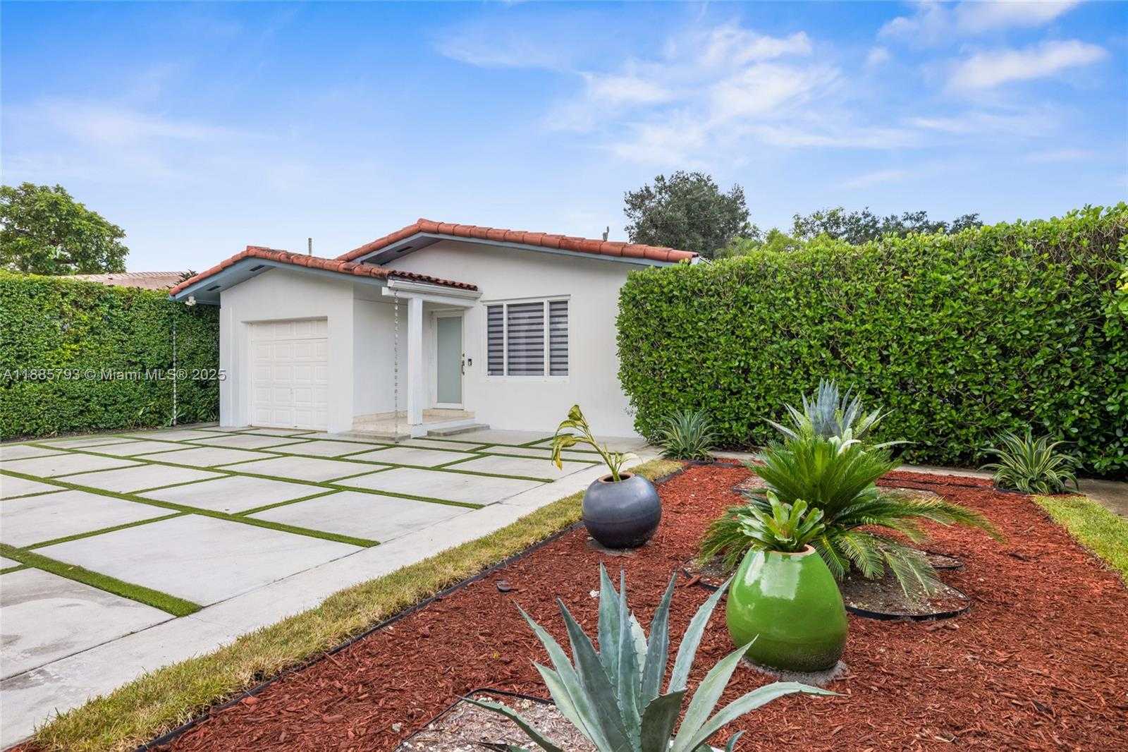 Small Image of 2121 RED RD, Coral Gables Number 2