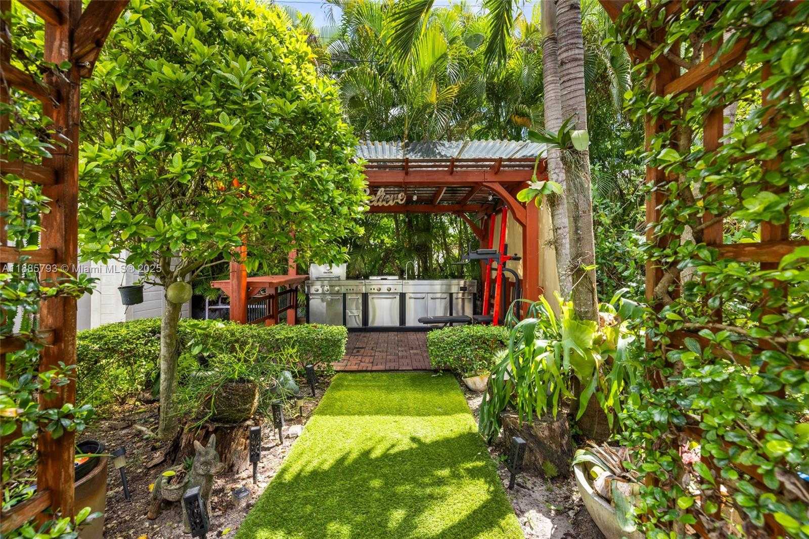 Small Image of 2121 RED RD, Coral Gables Number 23