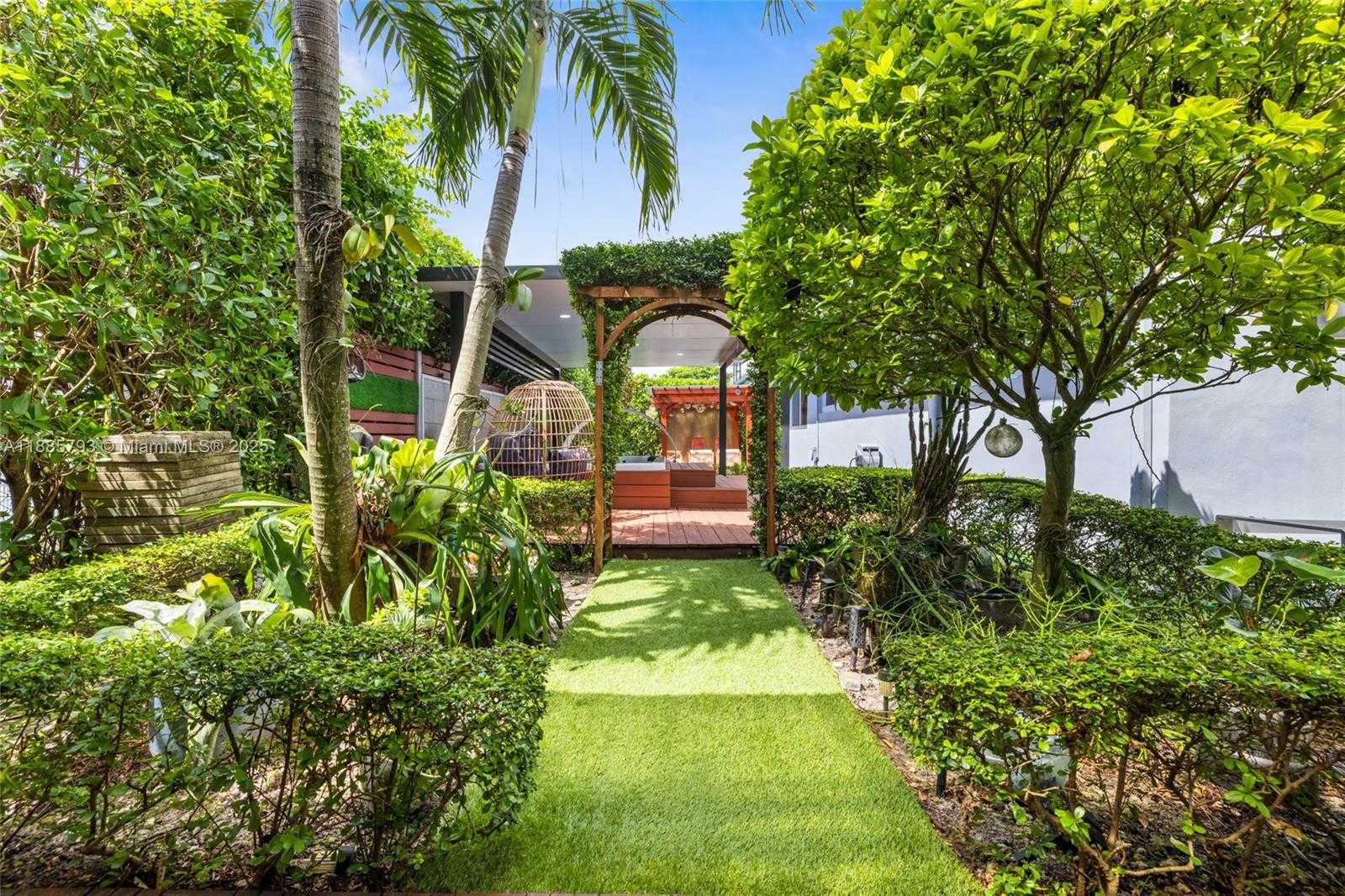 Small Image of 2121 RED RD, Coral Gables Number 26