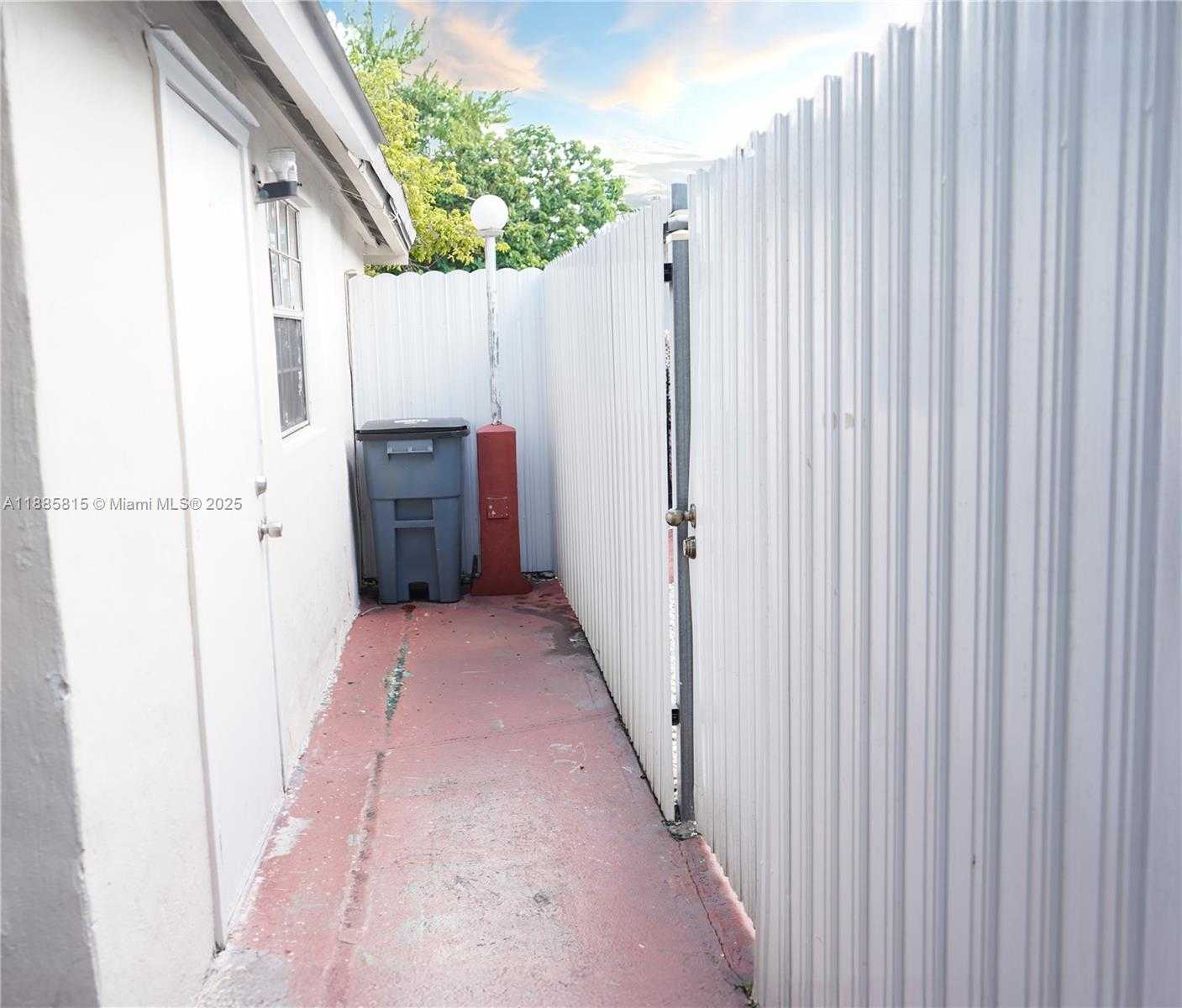 Small Image of 751 SOUTH EAST 8TH ST, Hialeah Number 18