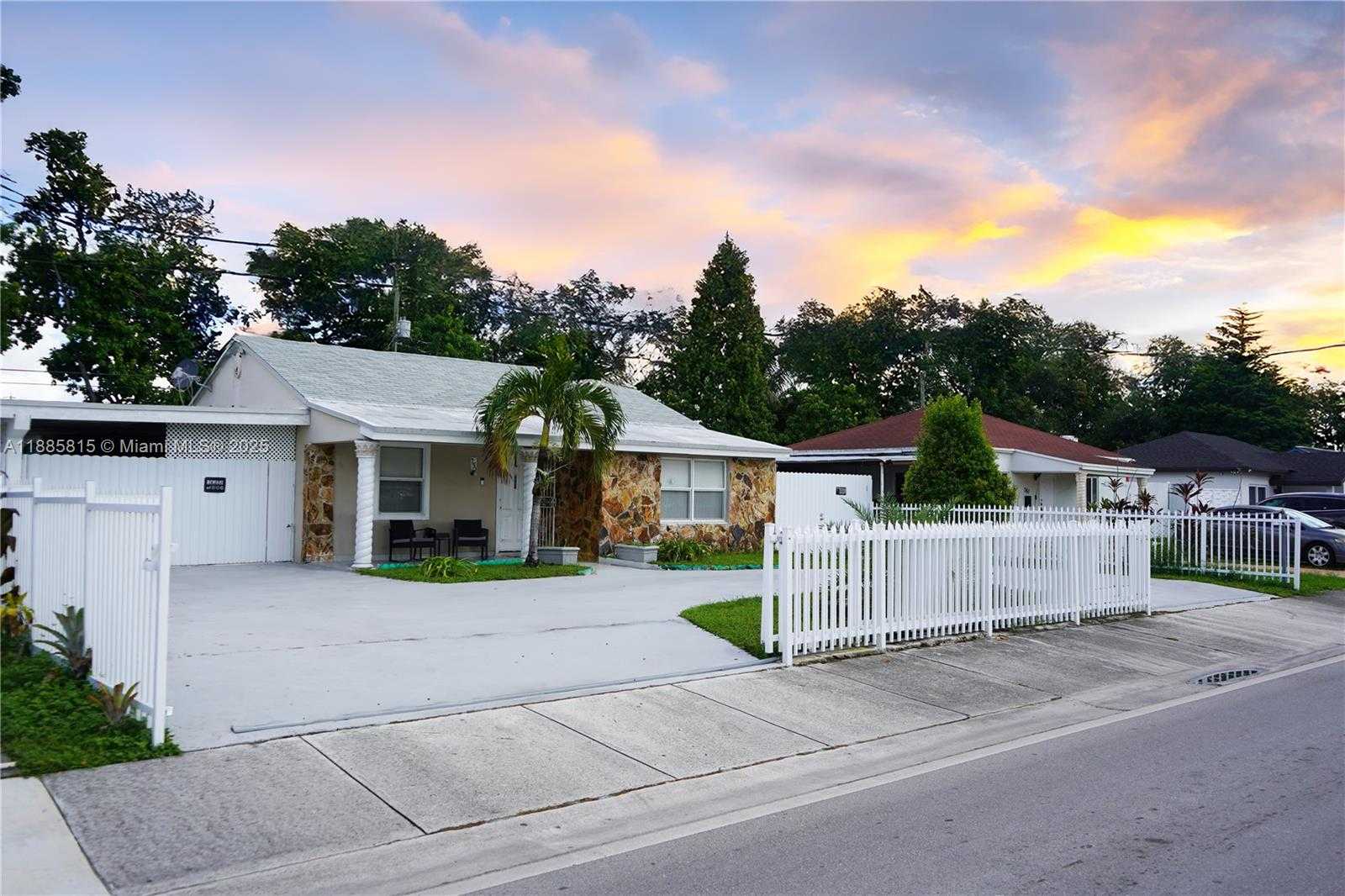 Small Image of 751 SOUTH EAST 8TH ST, Hialeah Number 2