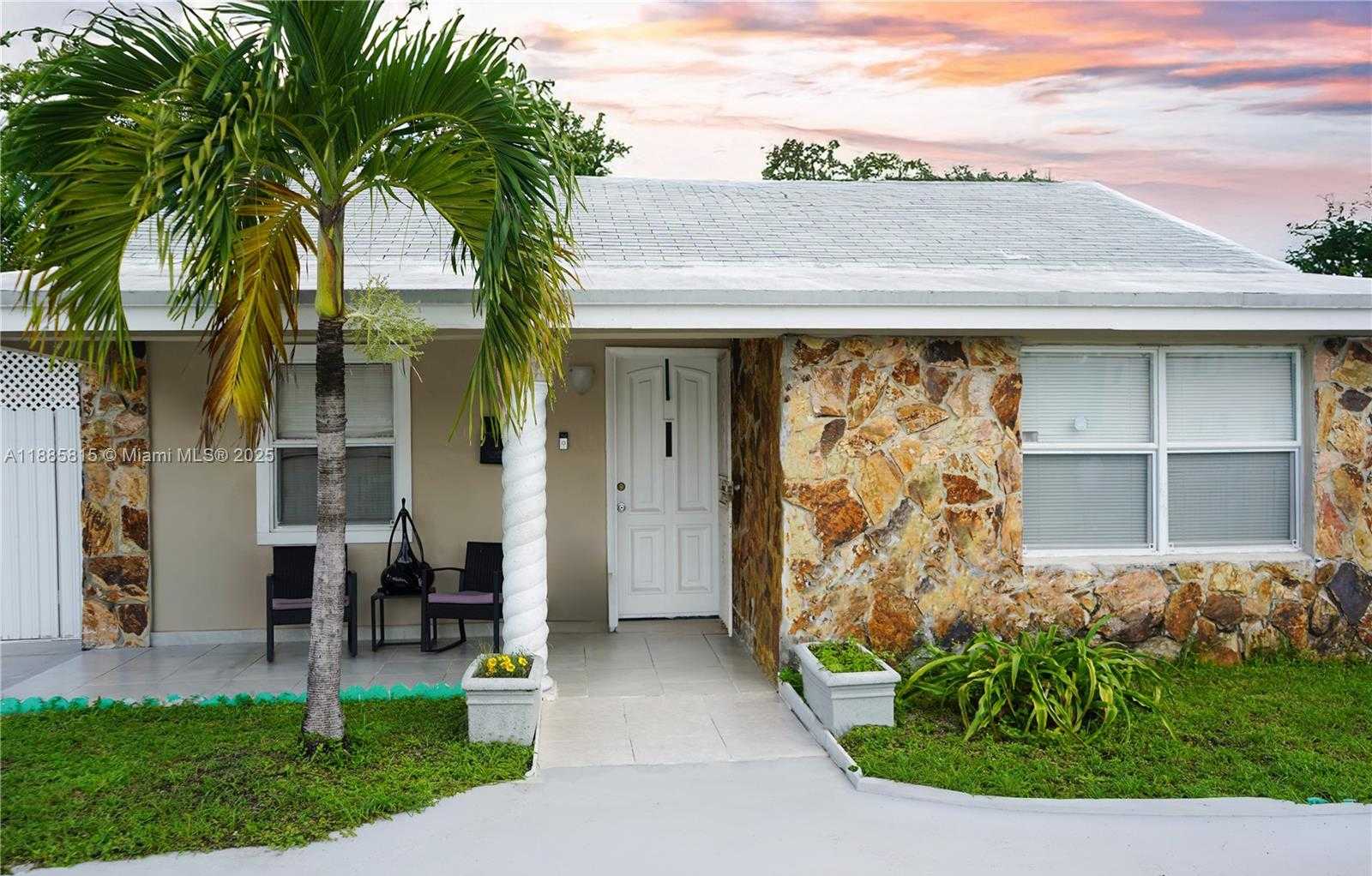 Small Image of 751 SOUTH EAST 8TH ST, Hialeah Number 3