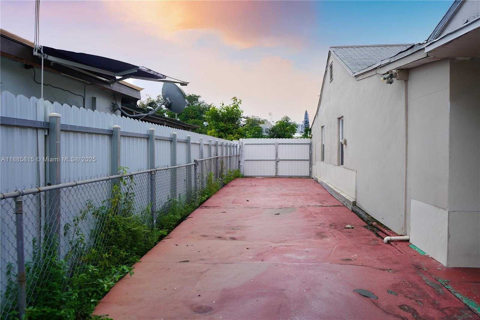 Small Image of 751 SOUTH EAST 8TH ST, Hialeah Number 5