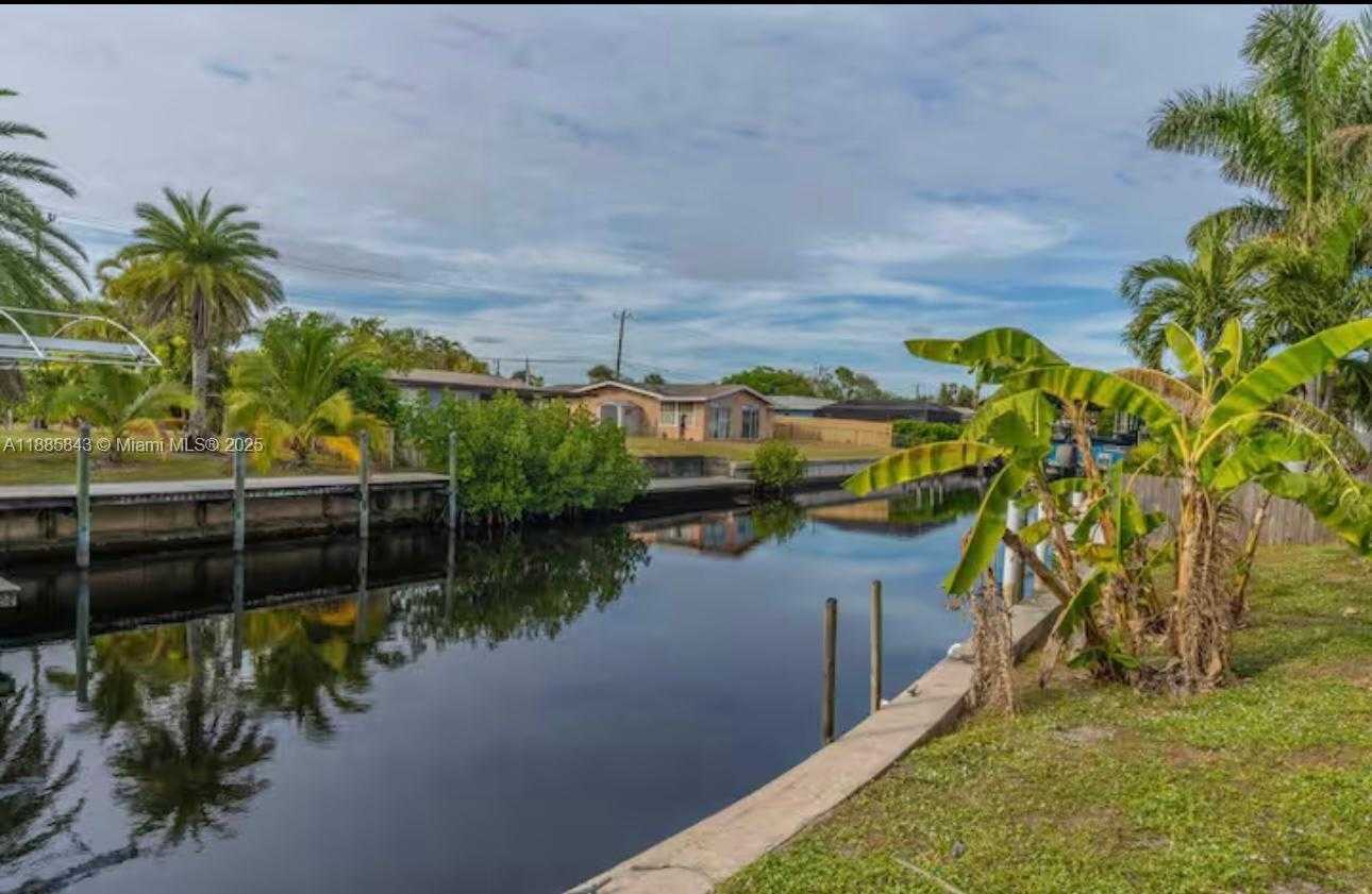 Small Image of 4311 S ATLANTIC CIR, Cape Coral Number 28