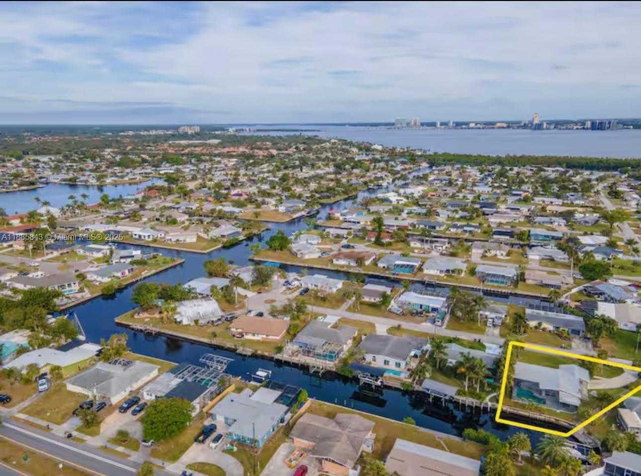 Small Image of 4311 S ATLANTIC CIR, Cape Coral Number 31