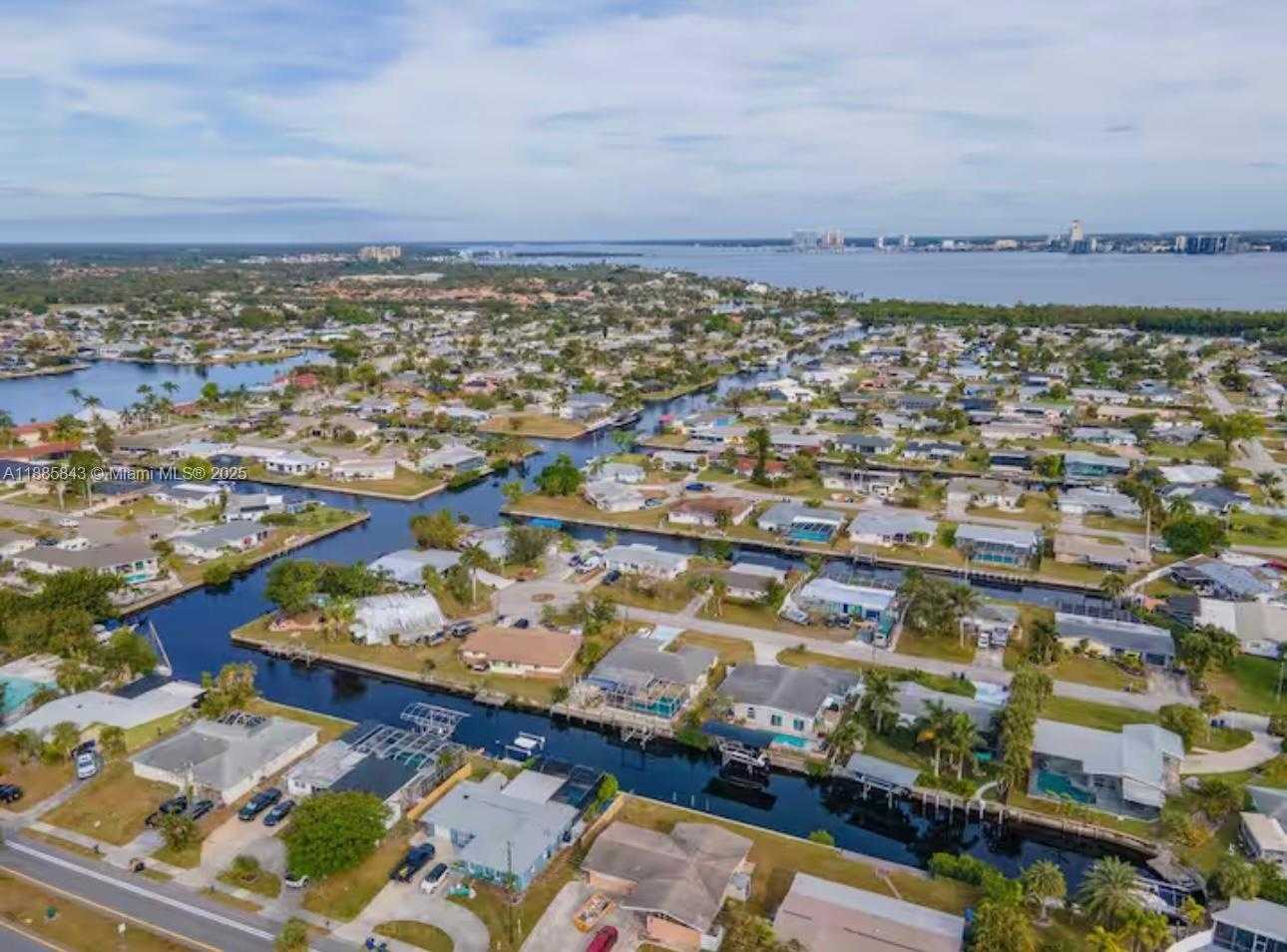 Small Image of 4311 S ATLANTIC CIR, Cape Coral Number 32