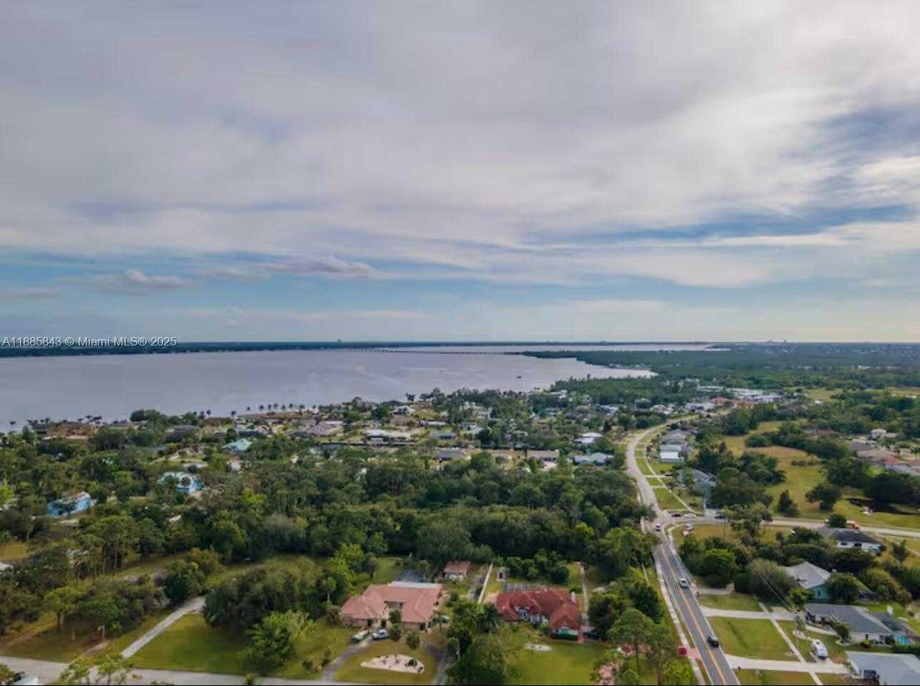 Small Image of 4311 S ATLANTIC CIR, Cape Coral Number 33