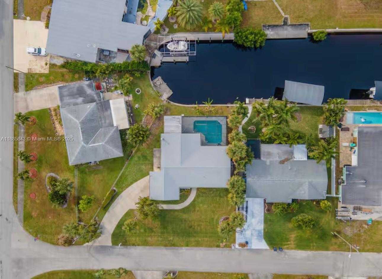 Small Image of 4311 S ATLANTIC CIR, Cape Coral Number 34