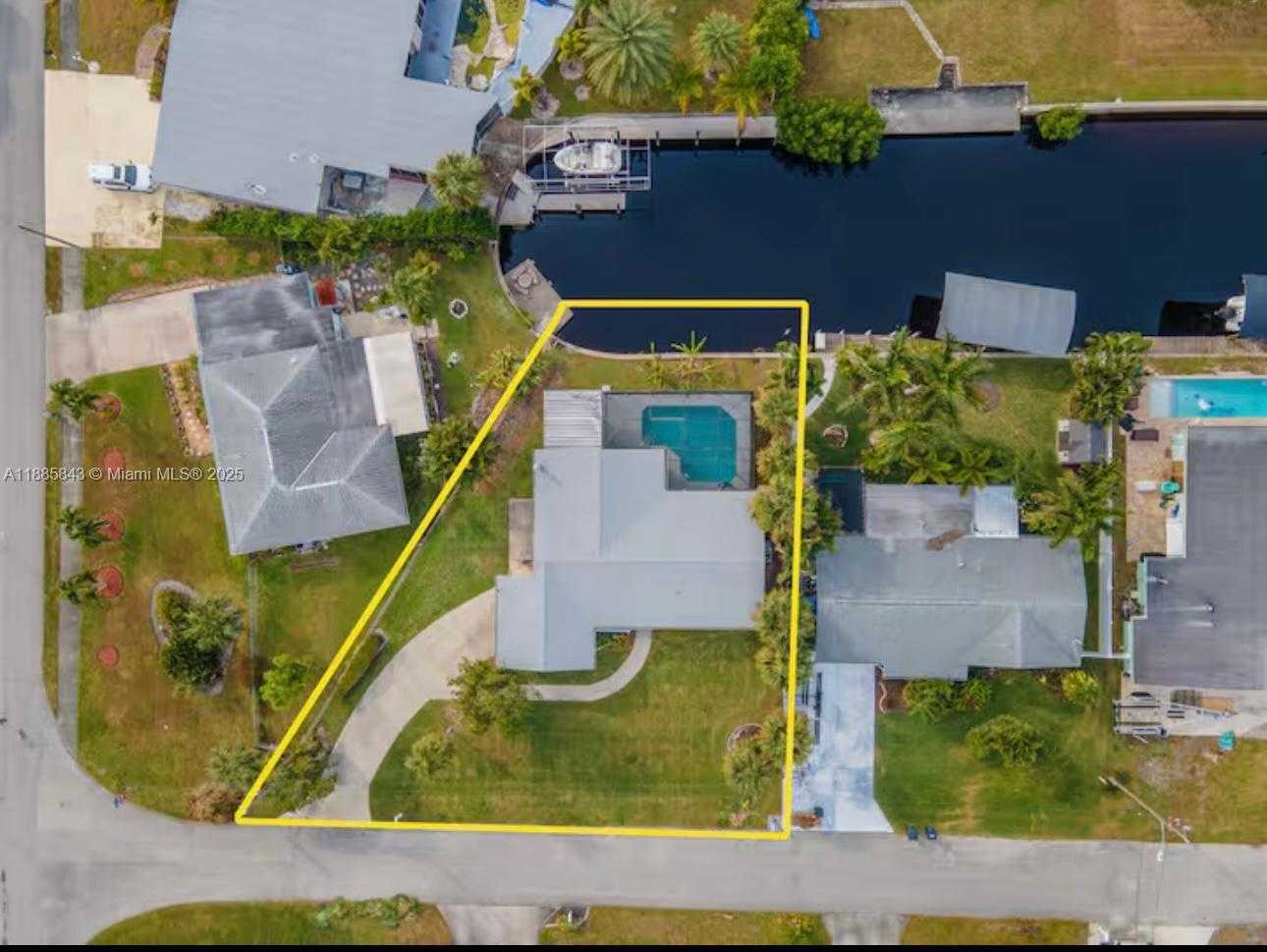 Small Image of 4311 S ATLANTIC CIR, Cape Coral Number 35
