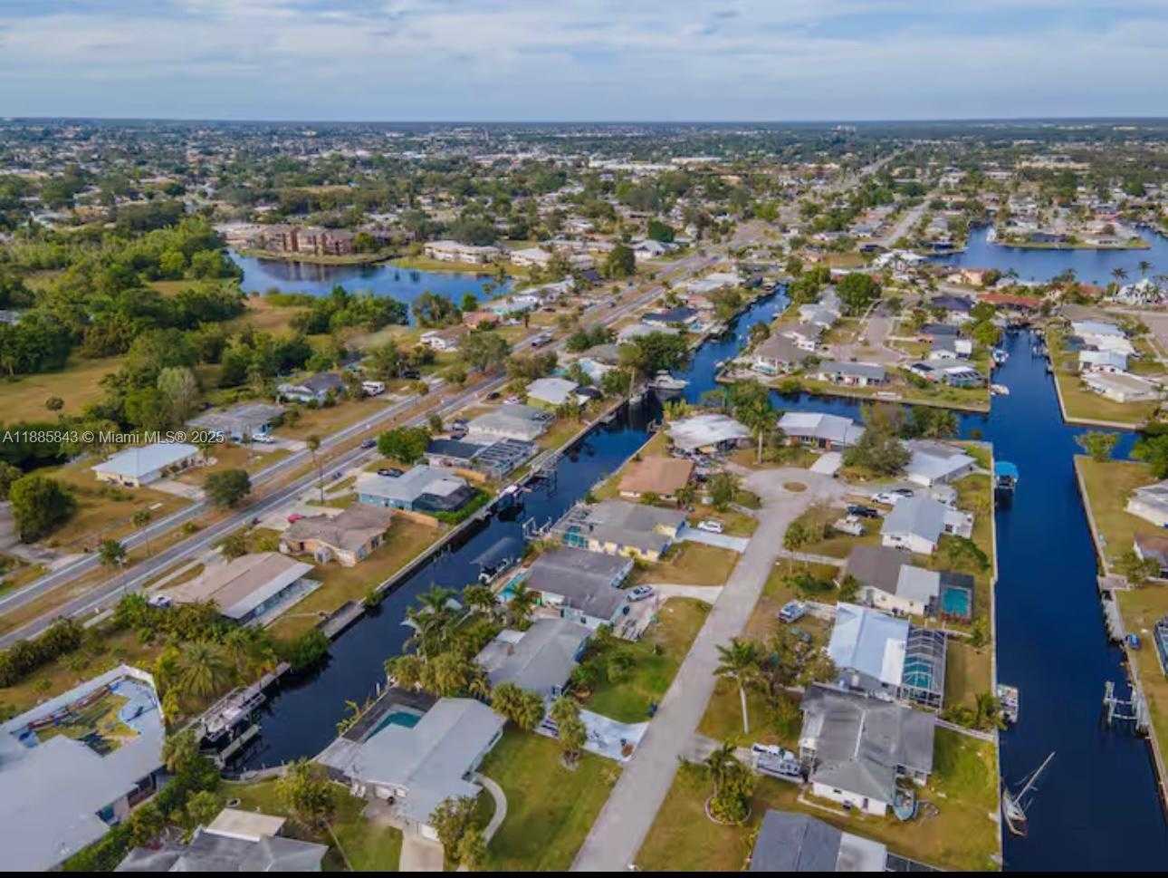 Small Image of 4311 S ATLANTIC CIR, Cape Coral Number 36