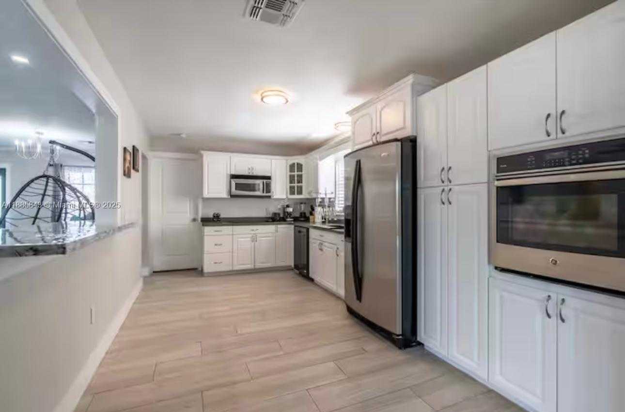 Small Image of 4311 S ATLANTIC CIR, Cape Coral Number 6