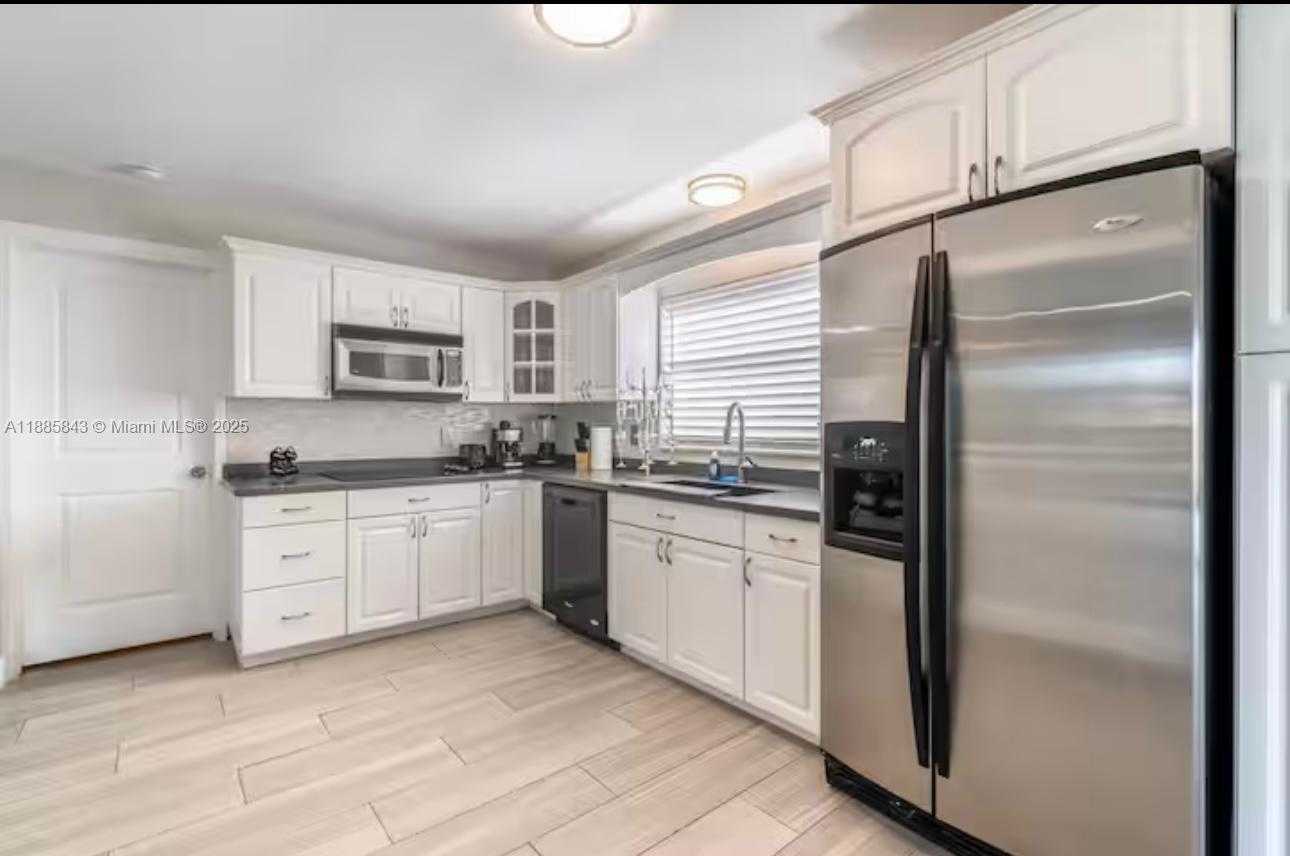 Small Image of 4311 S ATLANTIC CIR, Cape Coral Number 7