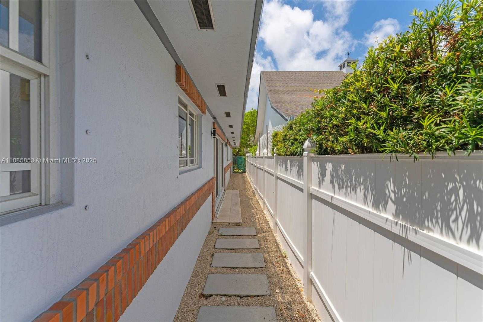 Small Image of Miami Number 31