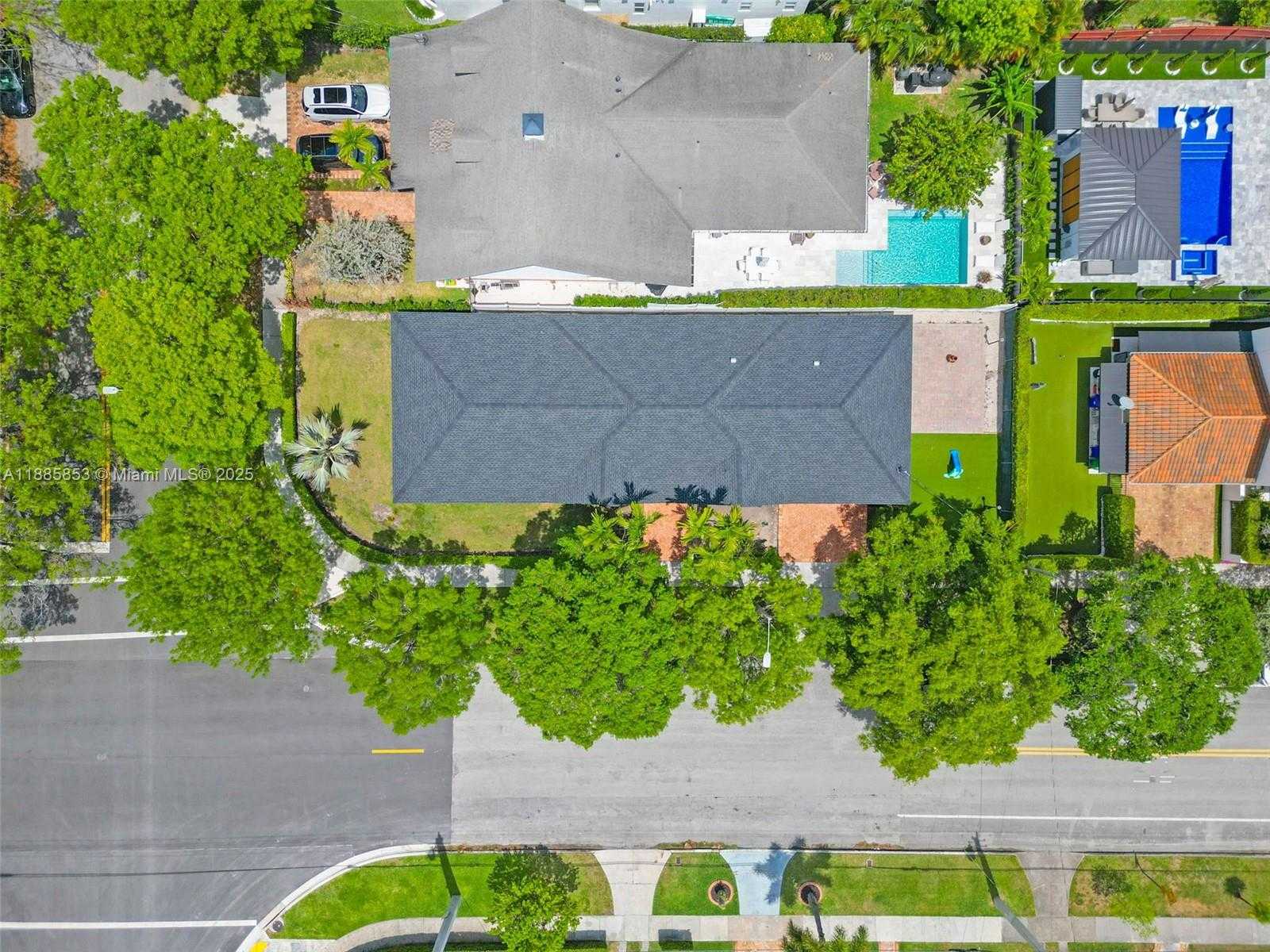 Small Image of Miami Number 33