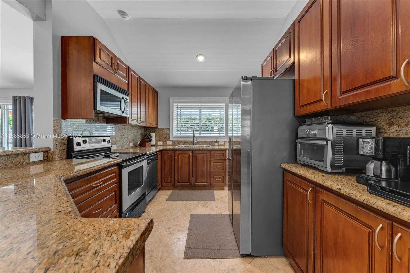 Small Image of Miami Number 9