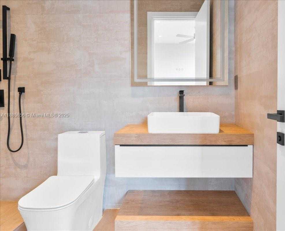 Small Image of 21320 NORTH EAST 26TH AVE, Miami Number 27