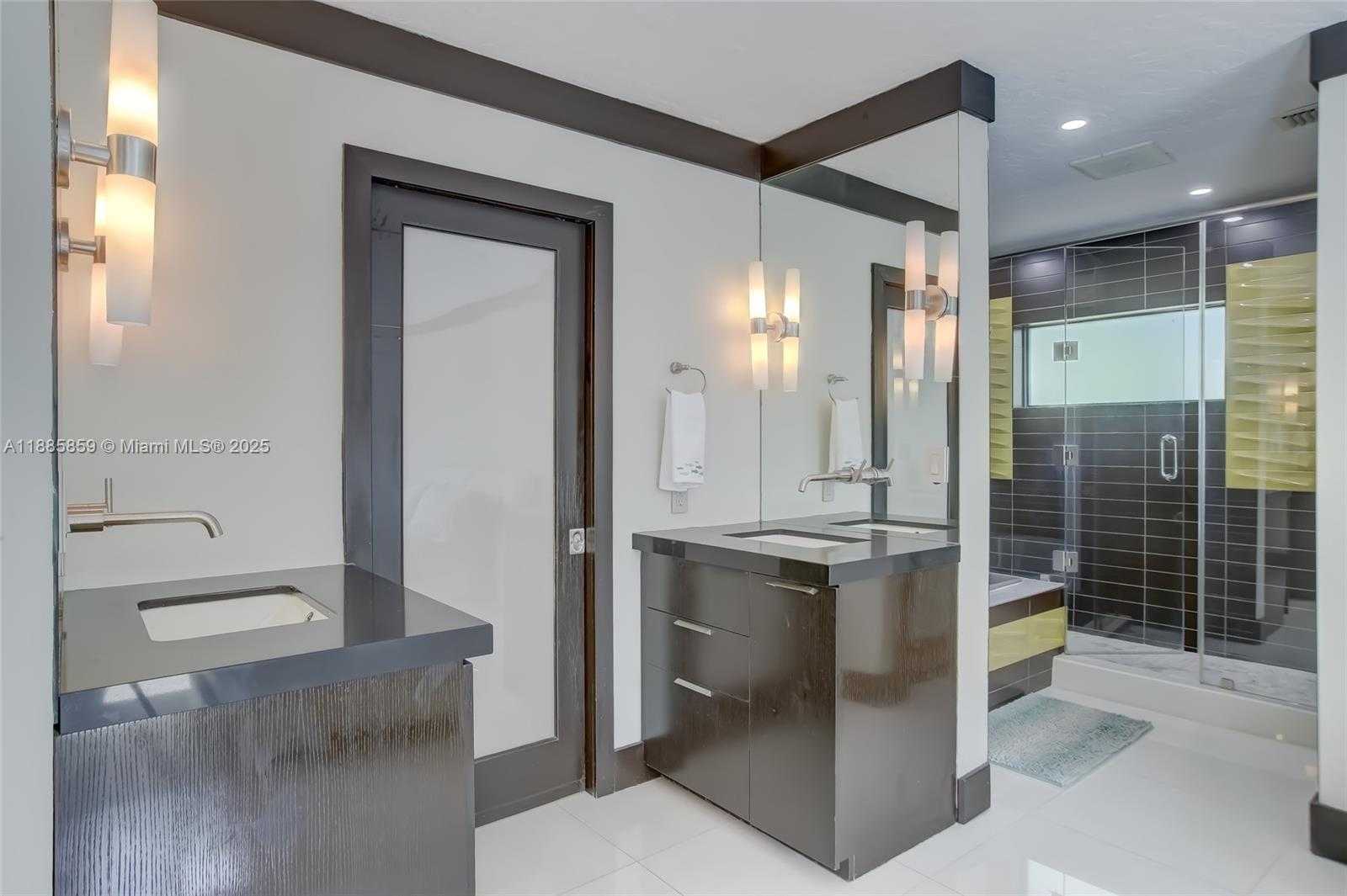Small Image of 4004 NORTH EAST 21 AVE, Fort Lauderdale Number 15