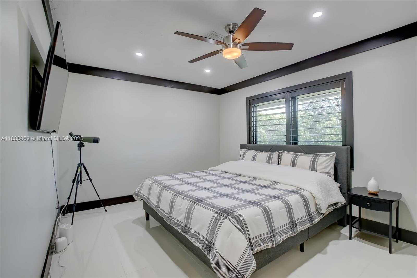 Small Image of 4004 NORTH EAST 21 AVE, Fort Lauderdale Number 17