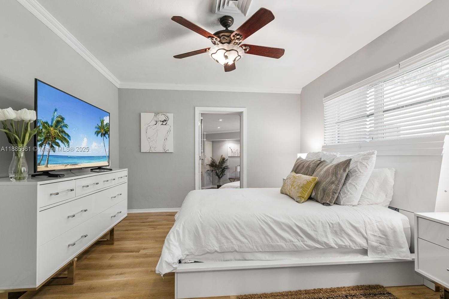 Small Image of 1236 EAST LAKE DR, Fort Lauderdale Number 10