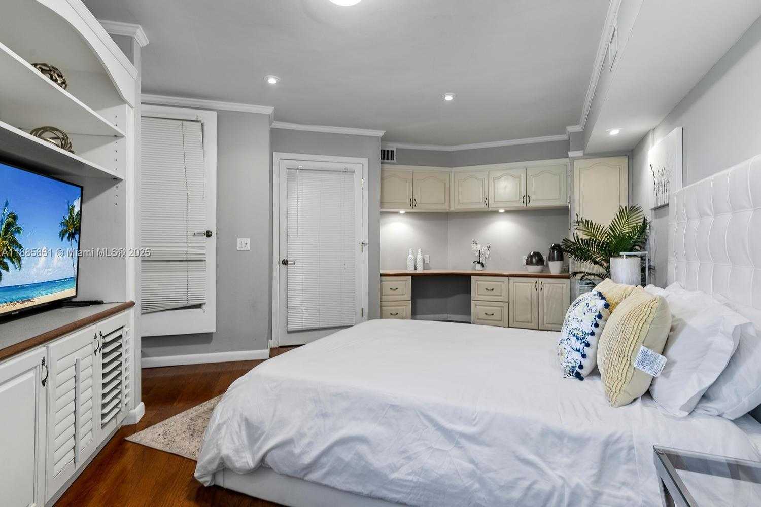 Small Image of 1236 EAST LAKE DR, Fort Lauderdale Number 12
