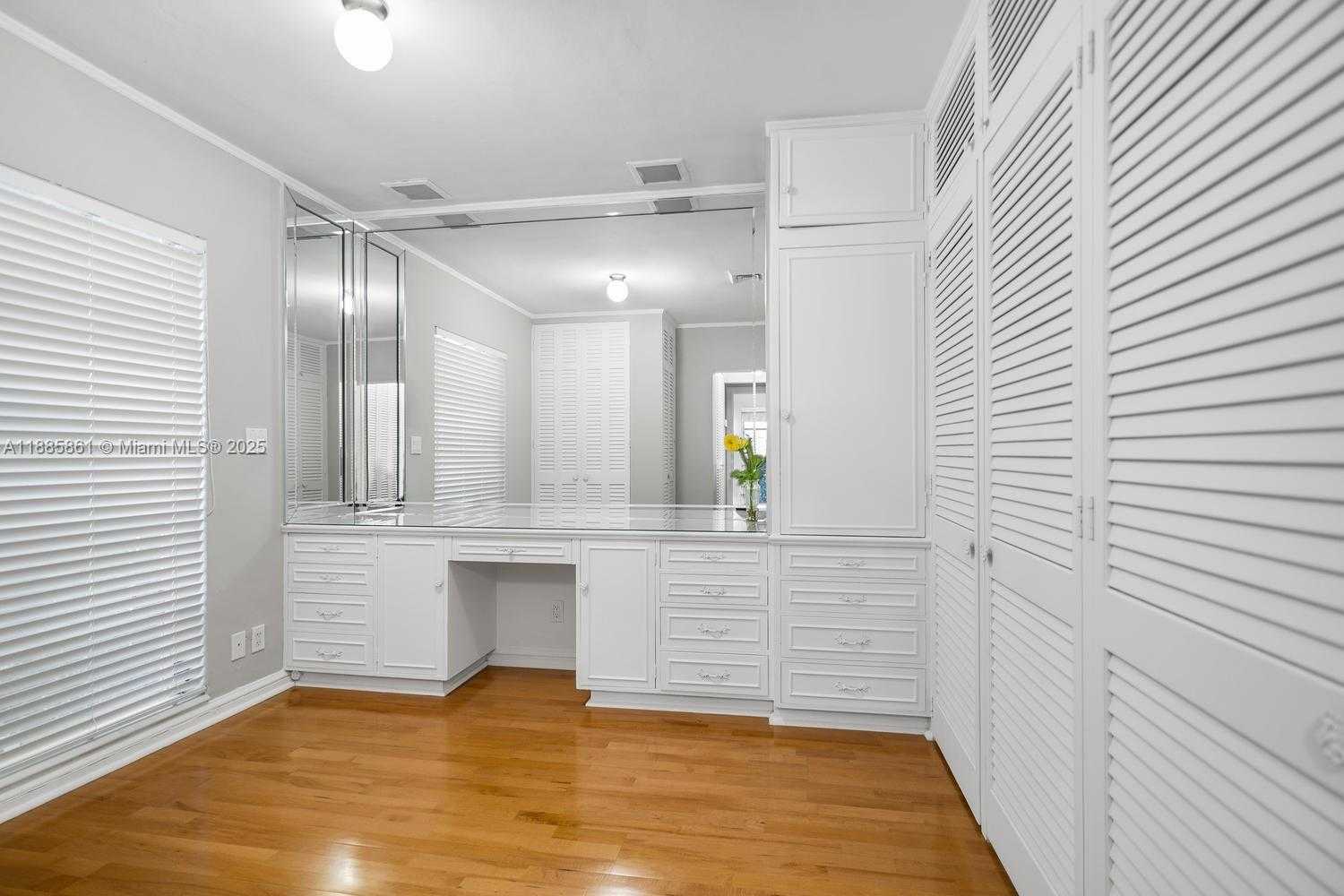 Small Image of 1236 EAST LAKE DR, Fort Lauderdale Number 14