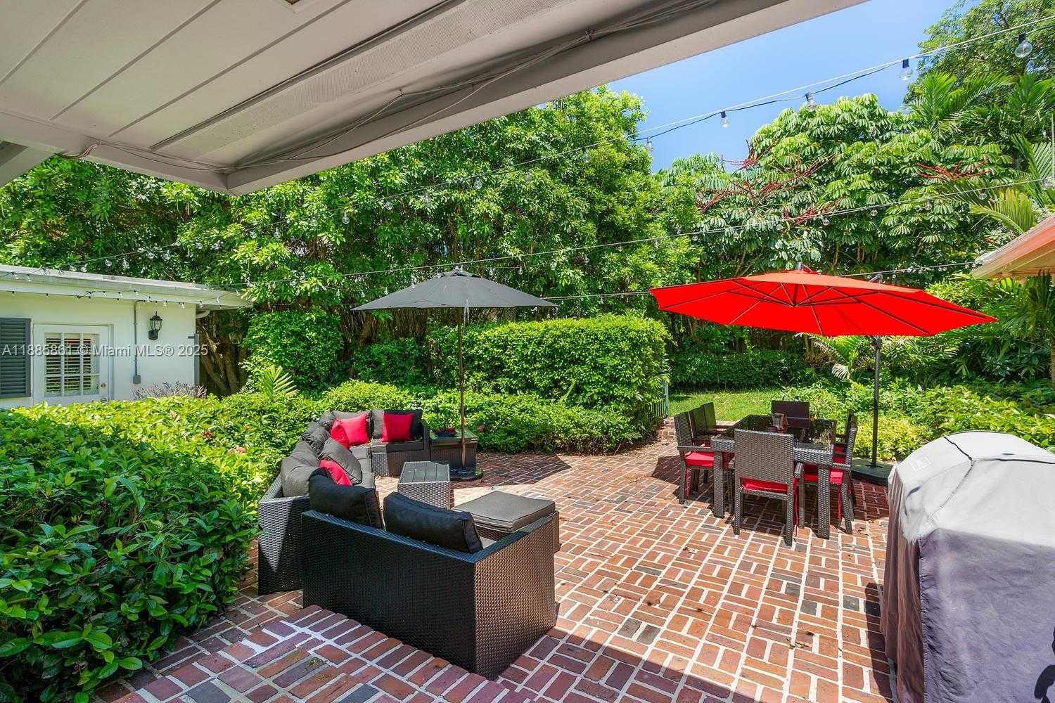 Small Image of 1236 EAST LAKE DR, Fort Lauderdale Number 17