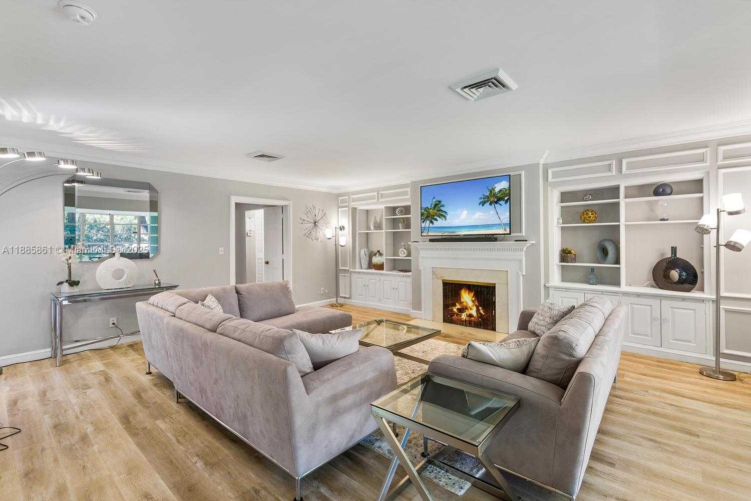 Small Image of 1236 EAST LAKE DR, Fort Lauderdale Number 3