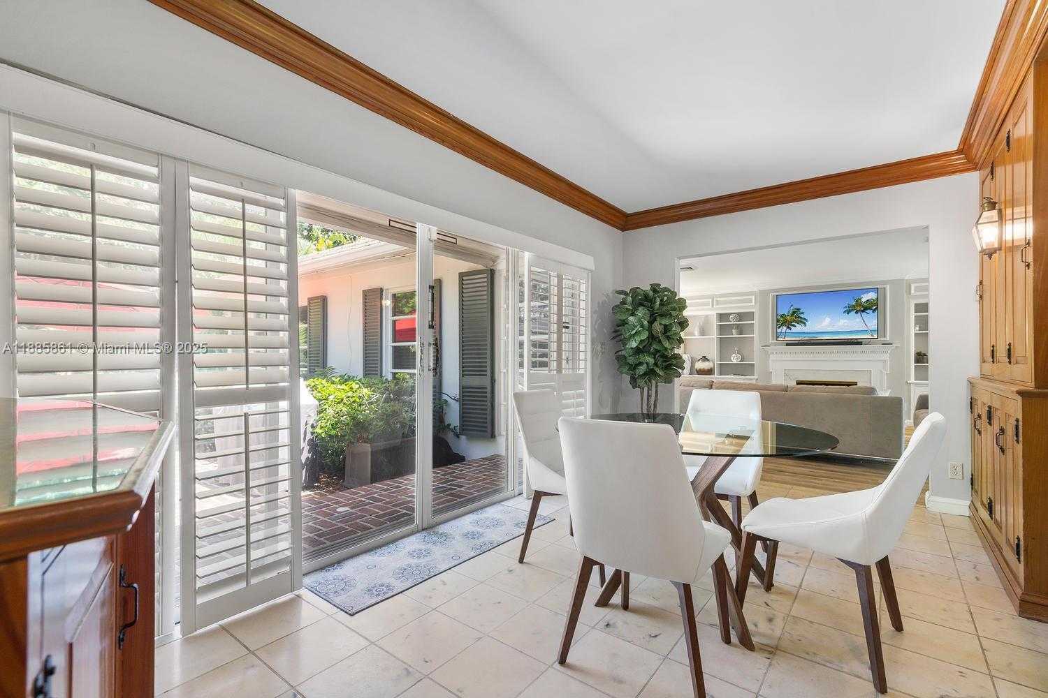 Small Image of 1236 EAST LAKE DR, Fort Lauderdale Number 5