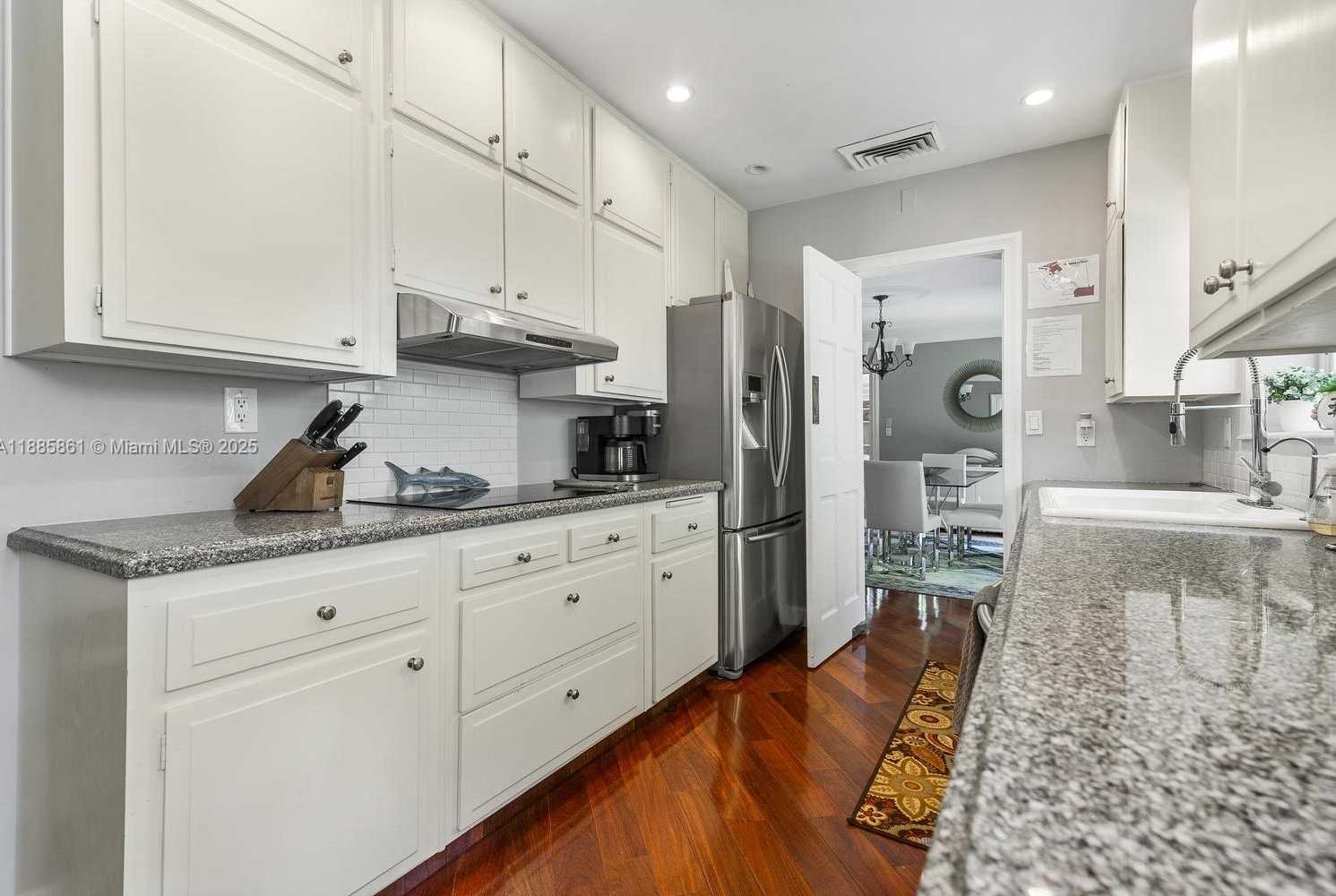 Small Image of 1236 EAST LAKE DR, Fort Lauderdale Number 7