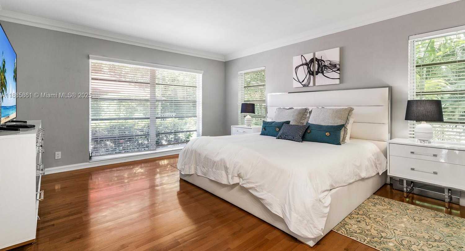 Small Image of 1236 EAST LAKE DR, Fort Lauderdale Number 9