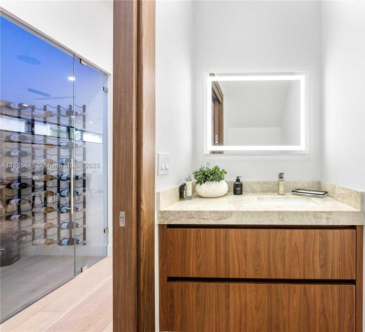 Small Image of 260 NORTH WEST 47TH ST, Miami Number 23