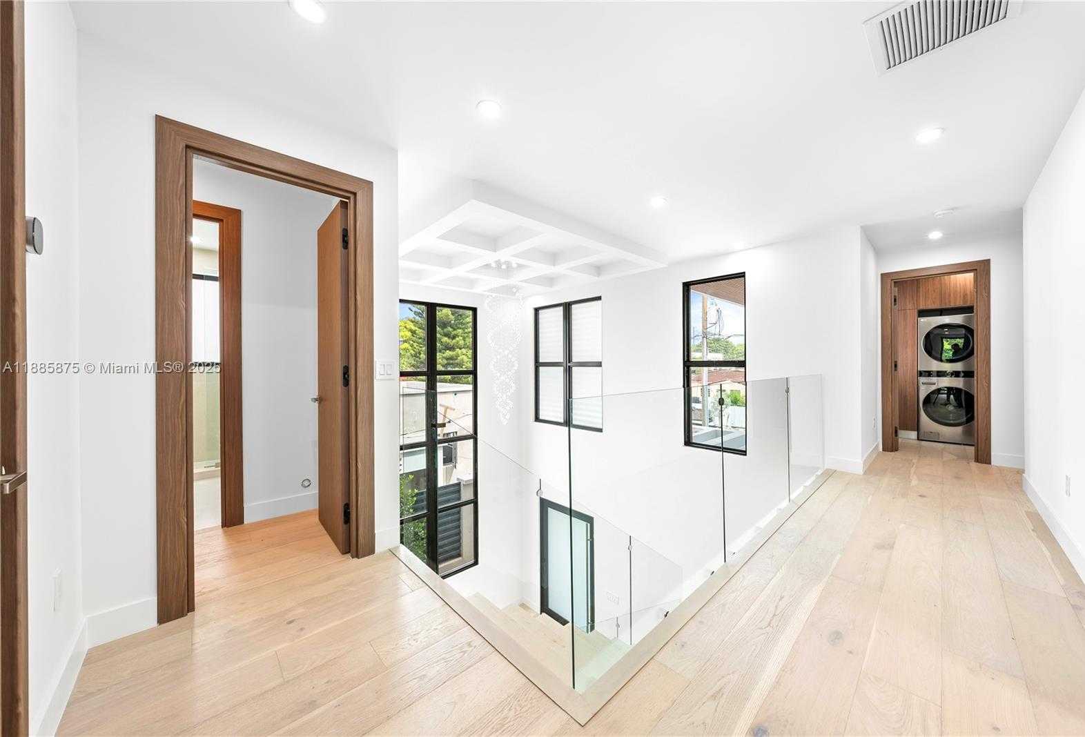 Small Image of 260 NORTH WEST 47TH ST, Miami Number 40