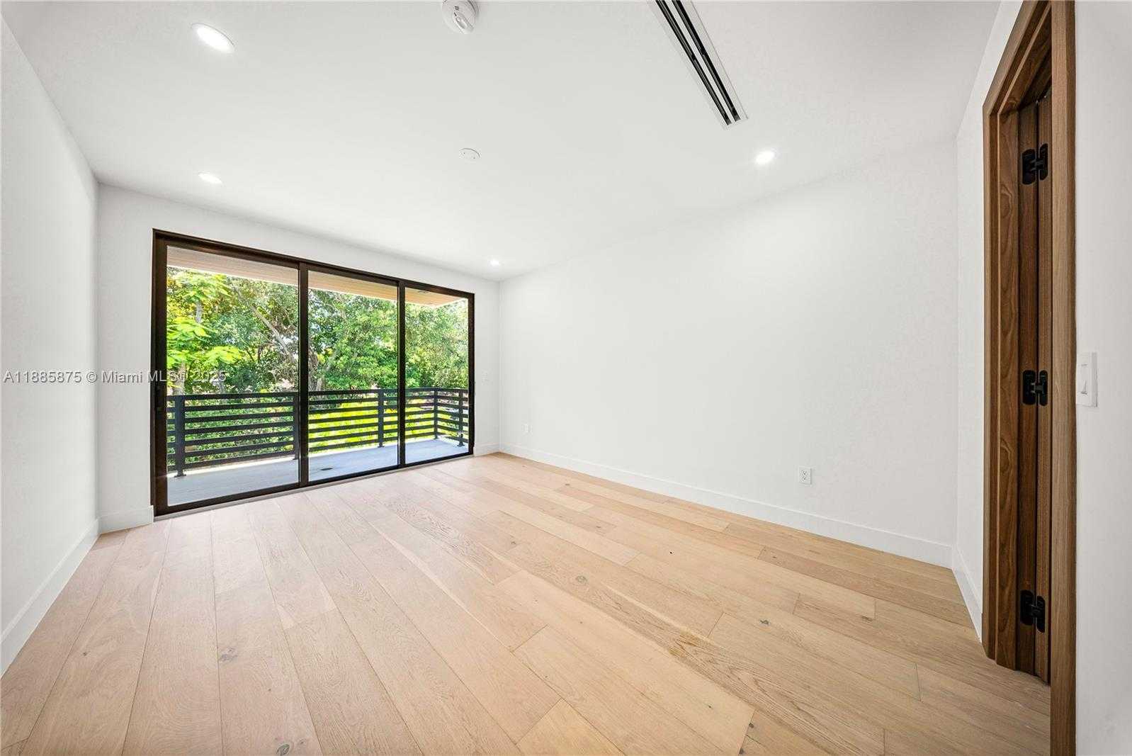 Small Image of 260 NORTH WEST 47TH ST, Miami Number 41