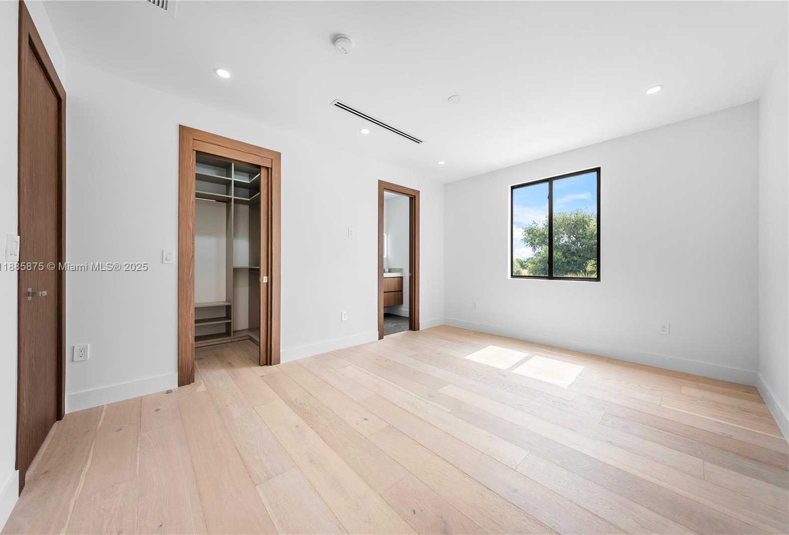 Small Image of 260 NORTH WEST 47TH ST, Miami Number 47