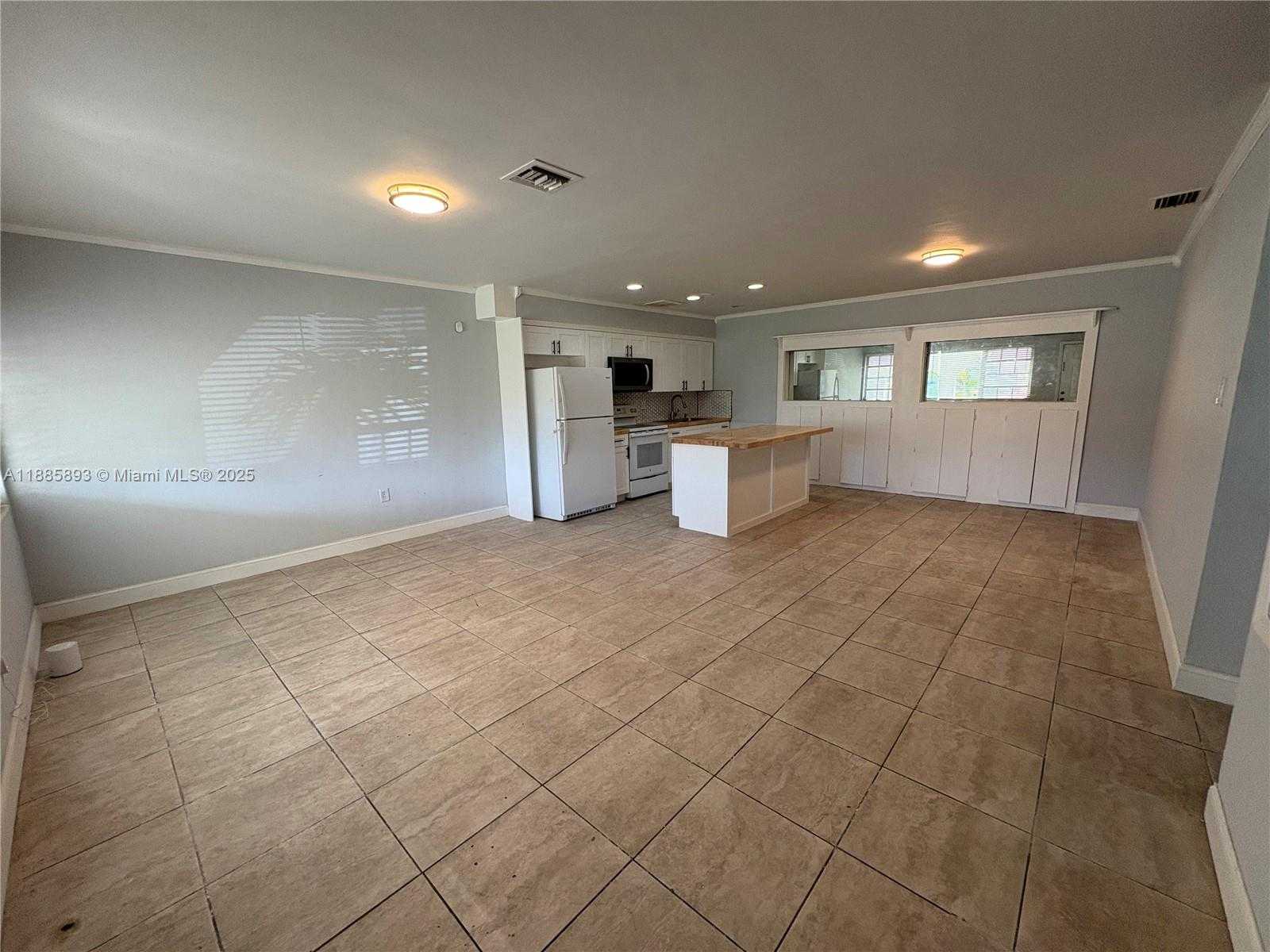 Small Image of 165 NORTH WEST 192ND ST, Miami Gardens Number 2