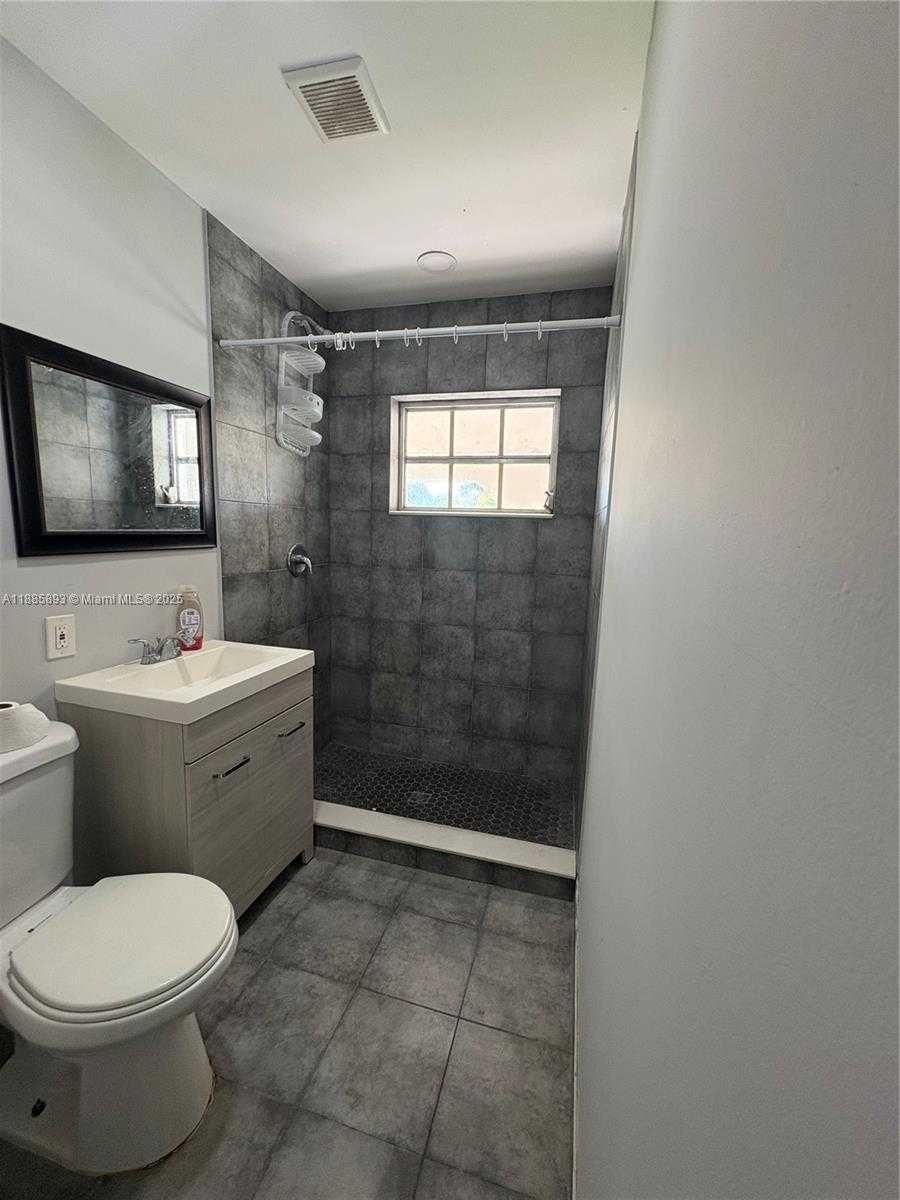 Small Image of 165 NORTH WEST 192ND ST, Miami Gardens Number 9