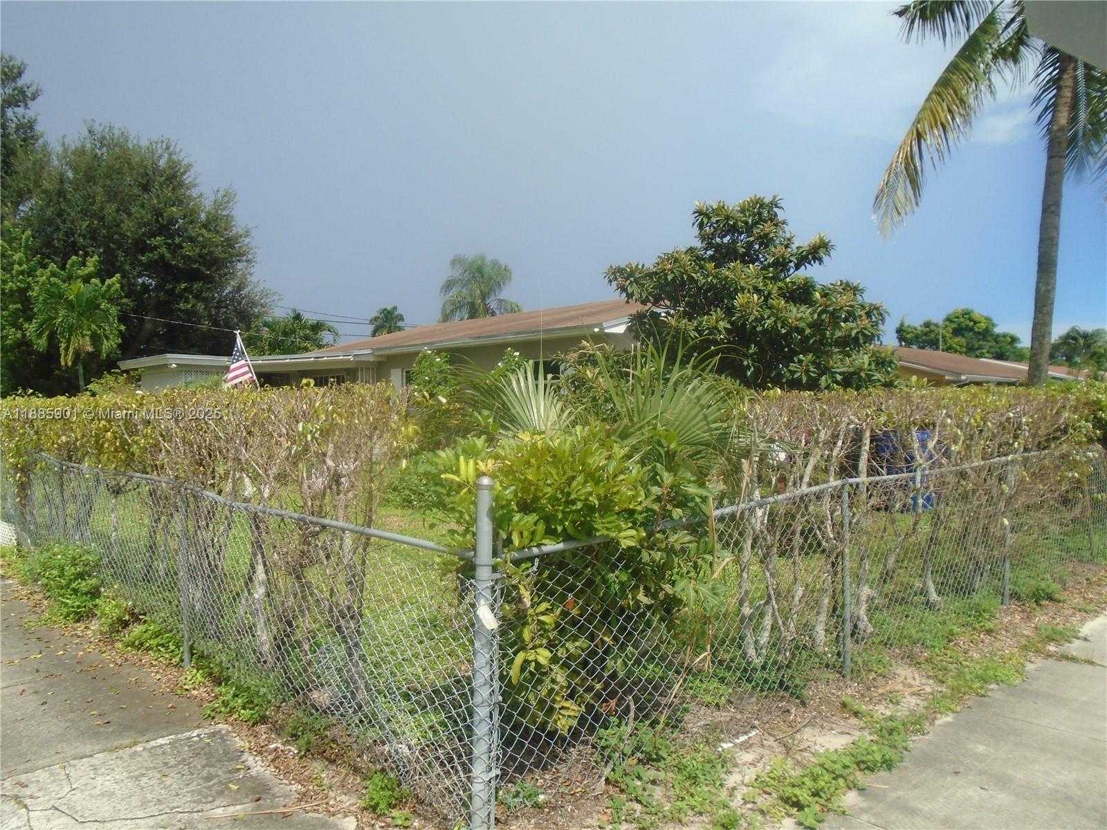 Small Image of 6791 HOPE ST, Hollywood Number 2