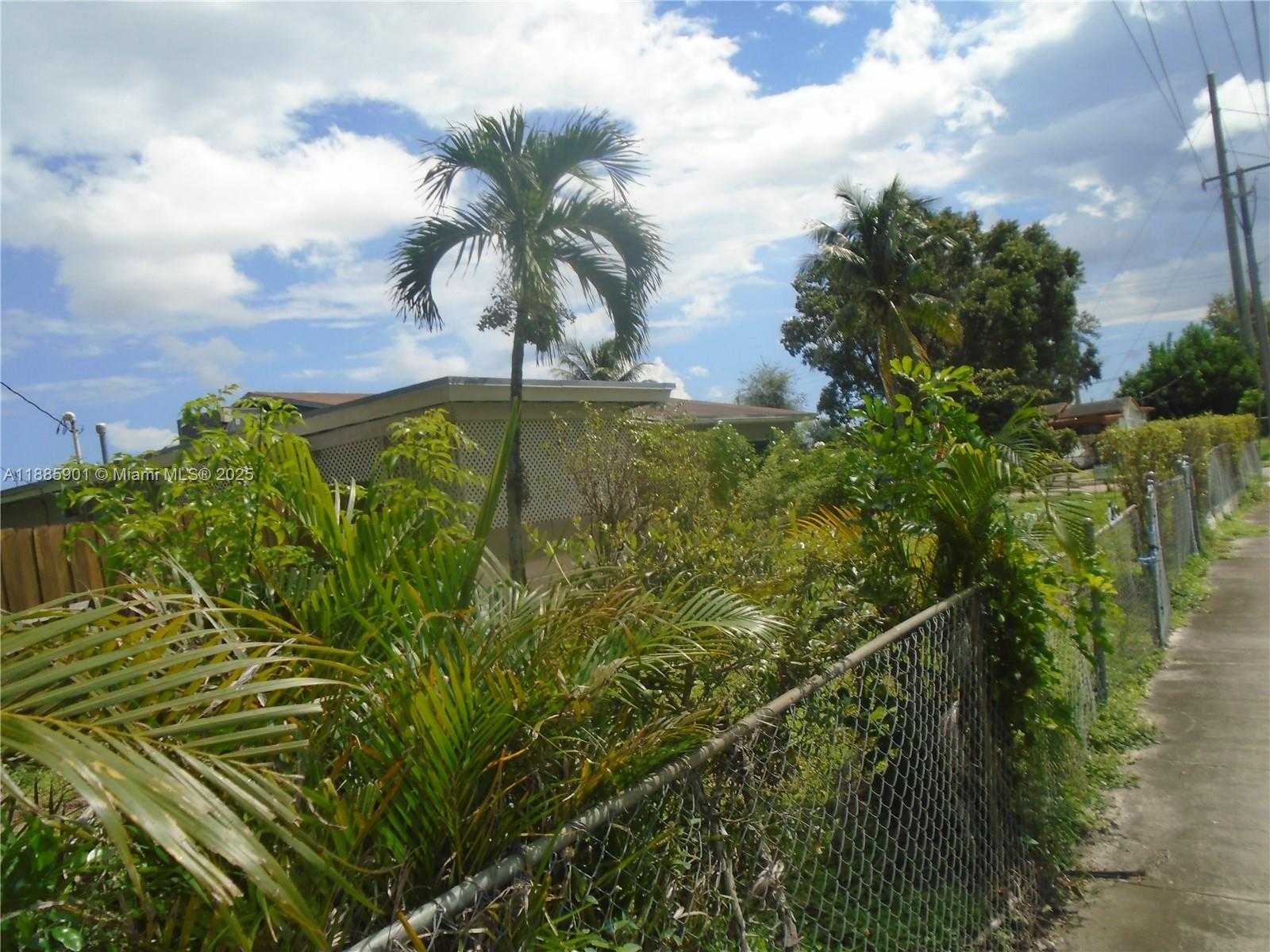 Small Image of 6791 HOPE ST, Hollywood Number 4