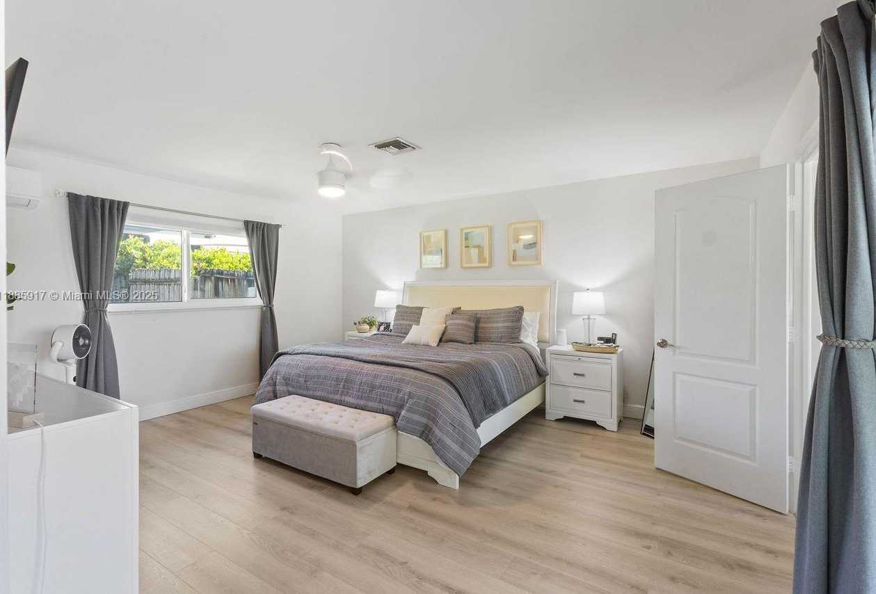 Small Image of 11220 SOUTH WEST 99TH CT, Miami Number 14