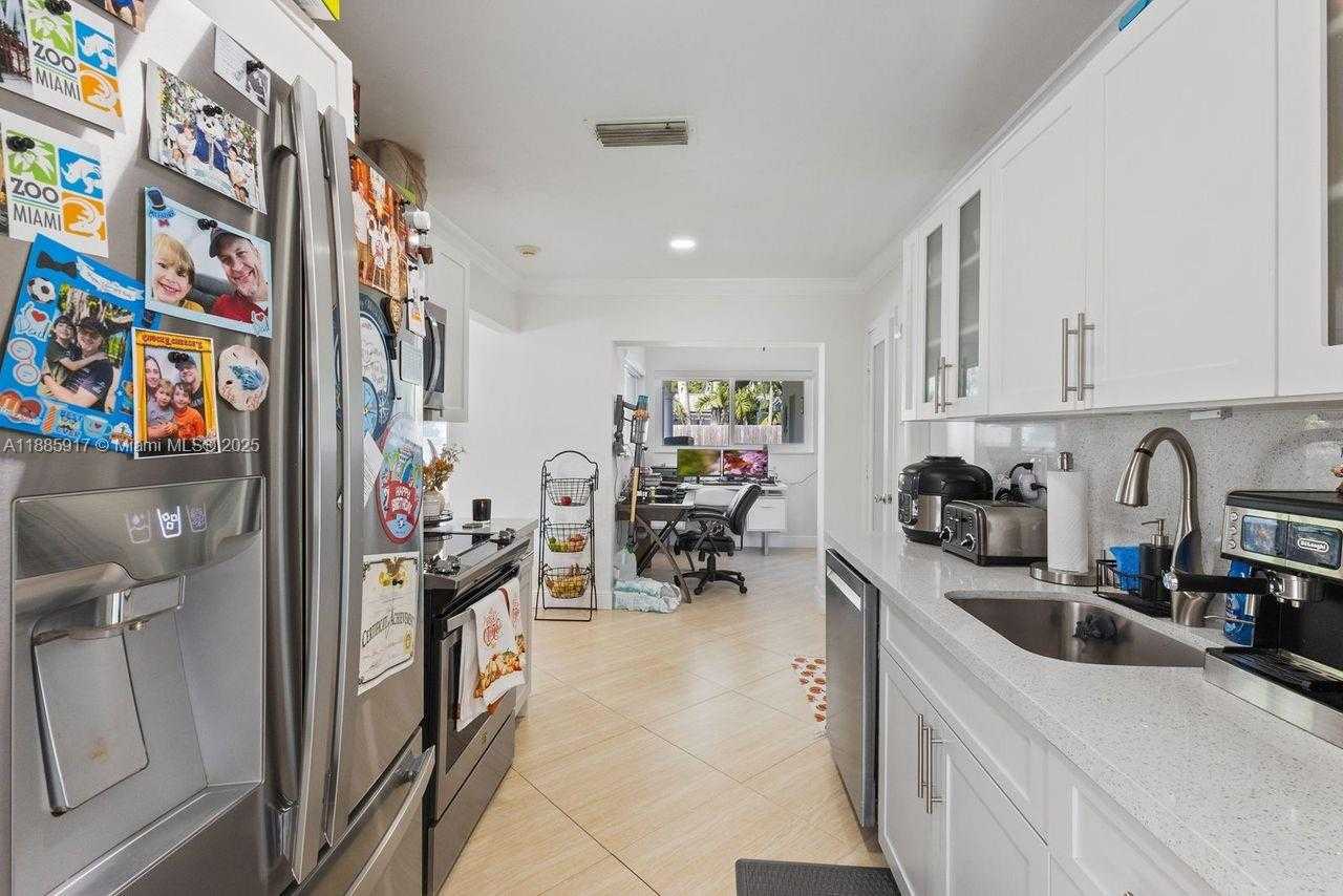 Small Image of 11220 SOUTH WEST 99TH CT, Miami Number 17
