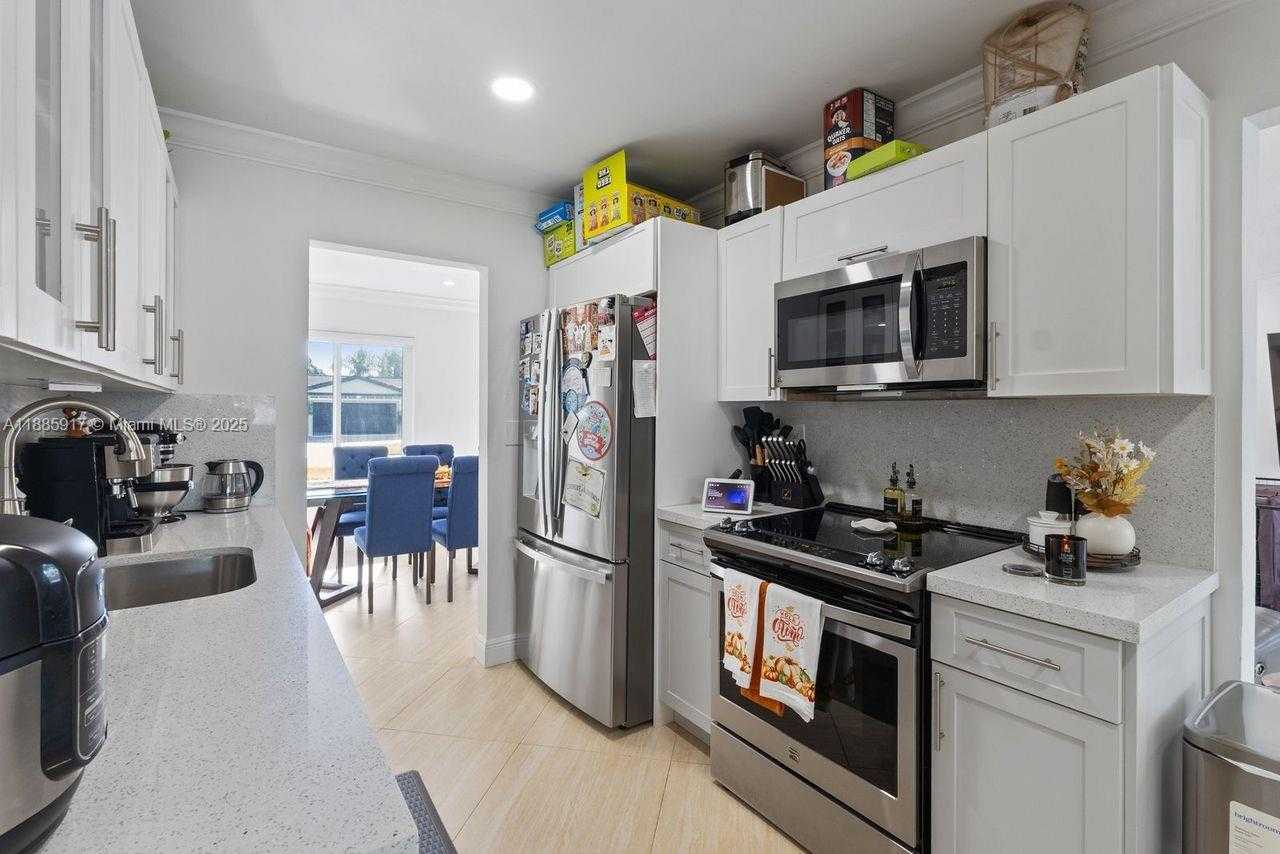 Small Image of 11220 SOUTH WEST 99TH CT, Miami Number 18