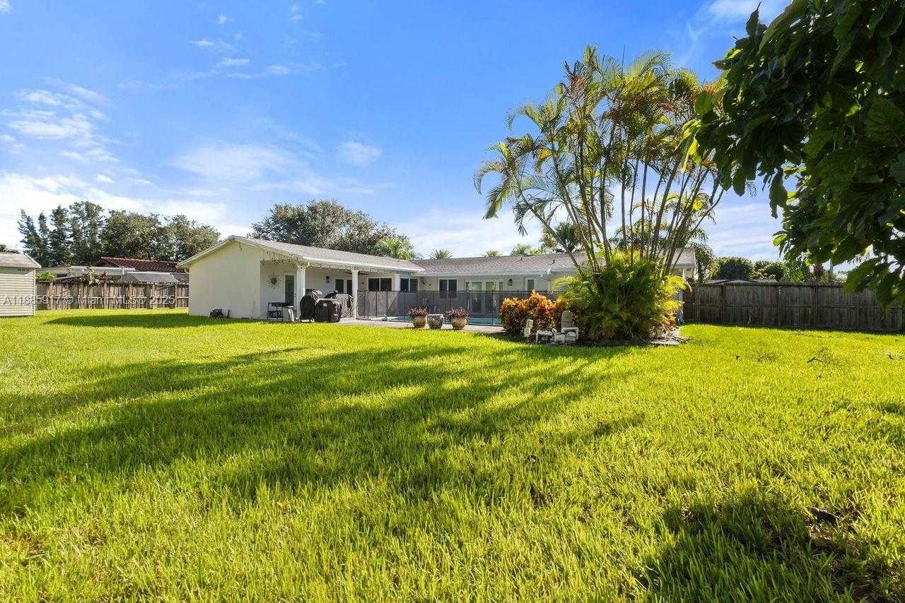 Small Image of 11220 SOUTH WEST 99TH CT, Miami Number 2