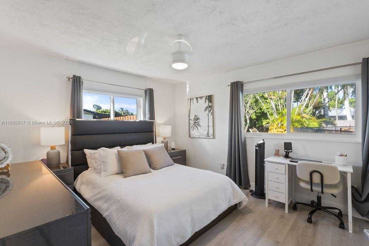 Small Image of 11220 SOUTH WEST 99TH CT, Miami Number 21