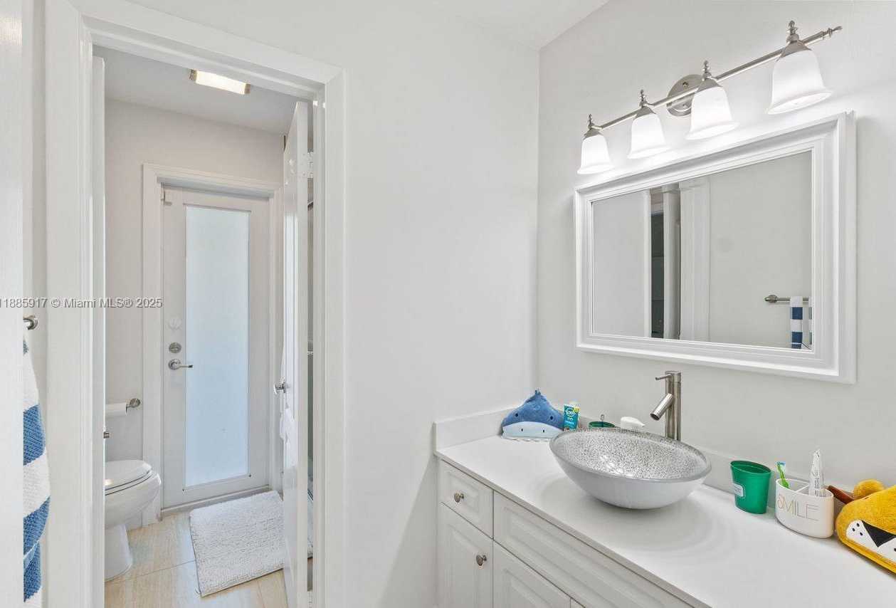 Small Image of 11220 SOUTH WEST 99TH CT, Miami Number 24